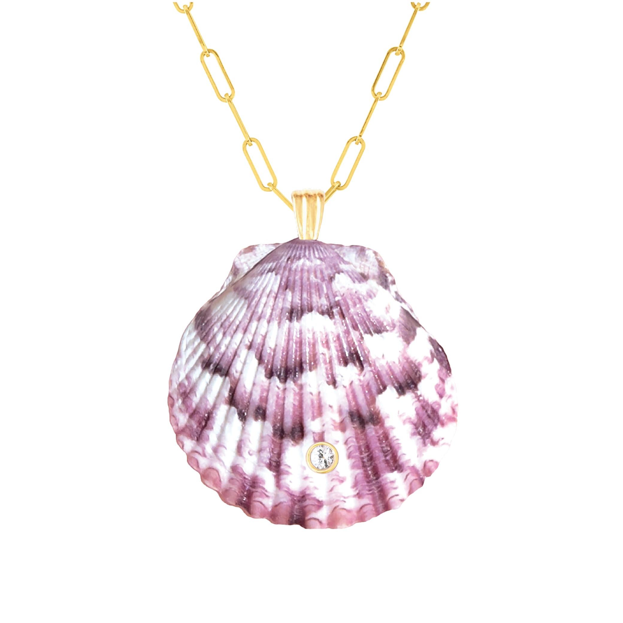 Round Cut Canto Natural Shell Pendant with 14k Gold and Natural White Sapphire Gemstone For Sale