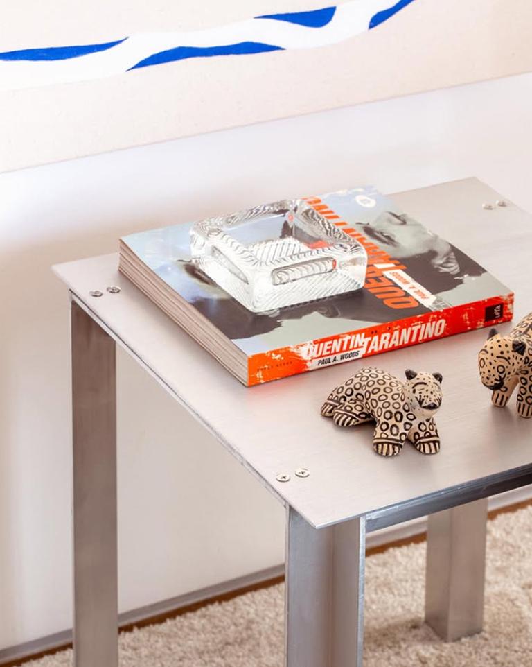 Anodisé Table d'appoint CANTO en aluminium brossé Luiz Solano, Brésil 2023 en vente