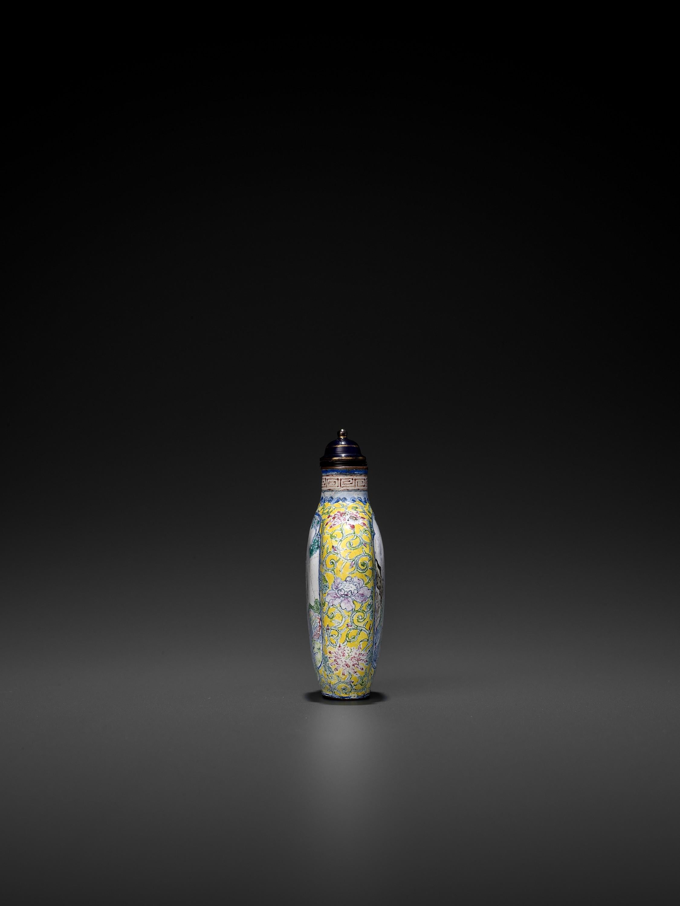 19th Century Canton Enamel Snuff Bottle, China, Qing Dynasty, 1644-1912