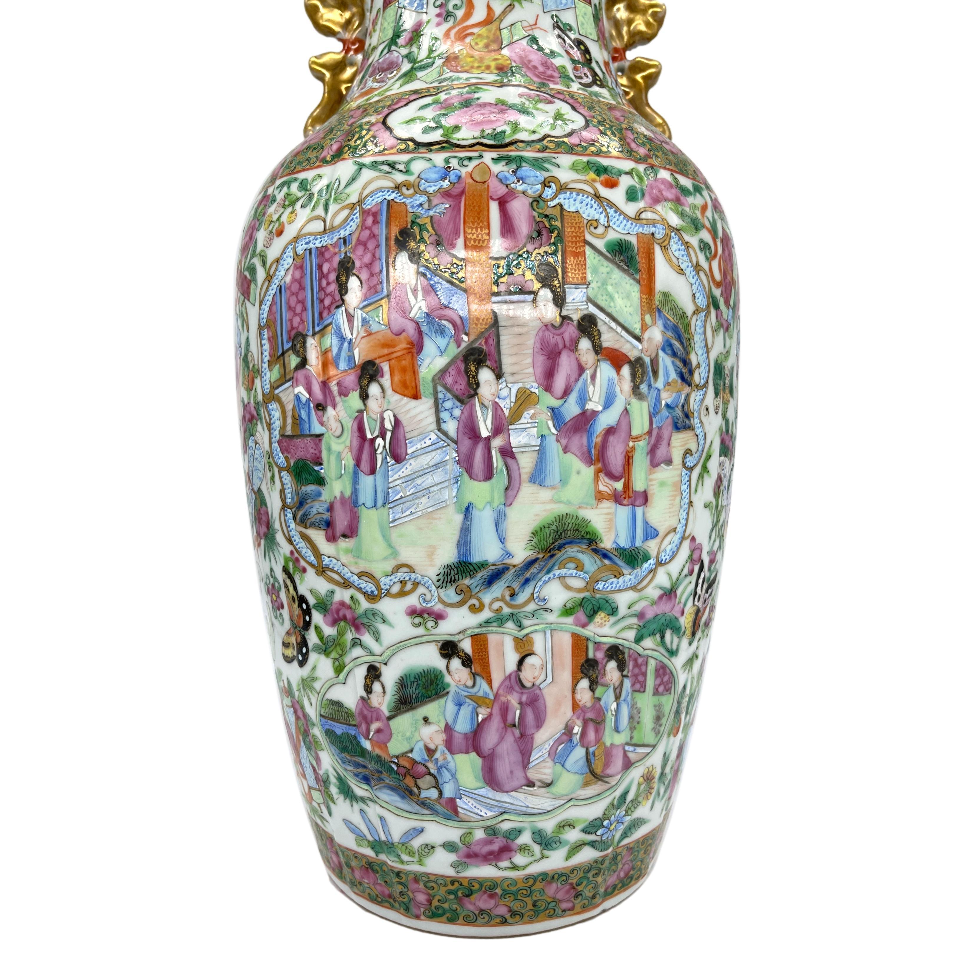 Vase mandarin Famille Rose de Canton, corps cannelé et partie supérieure Castellated, vers 1840 en vente 2