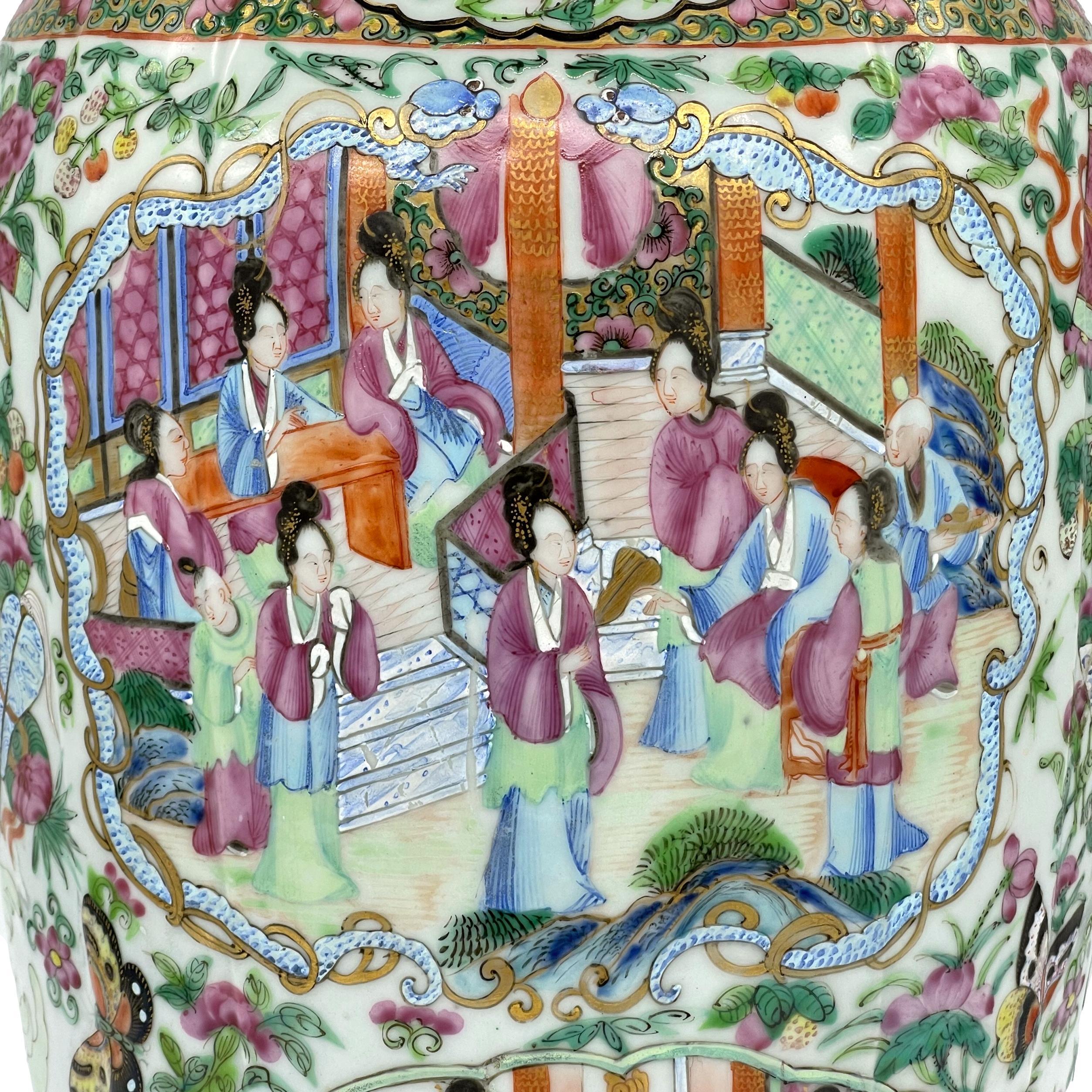 Canton Famille Rose Mandarin-Vase, geriffelter Korpus und Castellated Top, ca. 1840 im Angebot 5