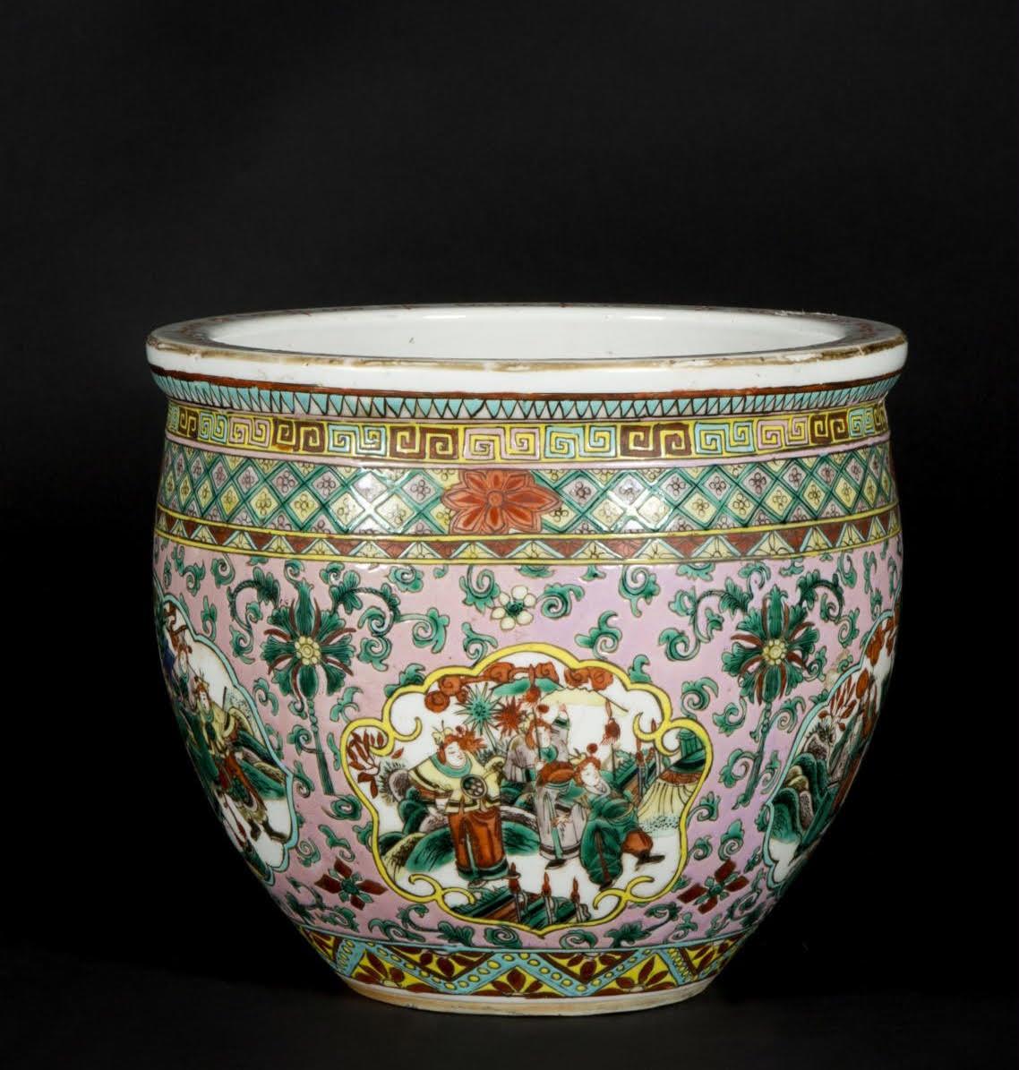 Chinese Export Canton Porcelain Cache Pot, 20th century.