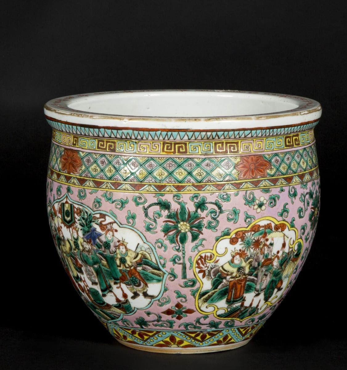 Chinese Canton Porcelain Cache Pot, 20th century.