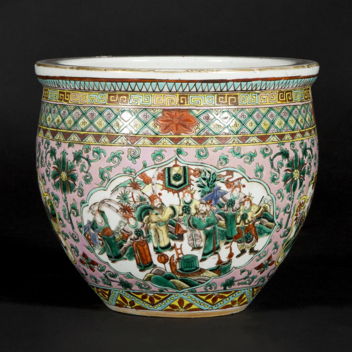 Canton Porcelain Cache Pot, 20th century. In Good Condition In Saint-Ouen, FR