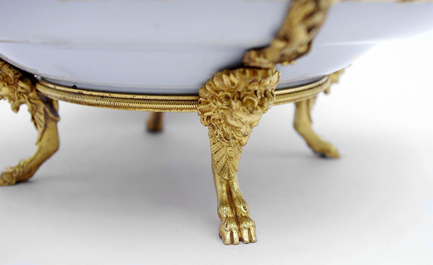 Plato de porcelana de Cantón y montura de bronce dorado, S. XIX Esmaltado en venta