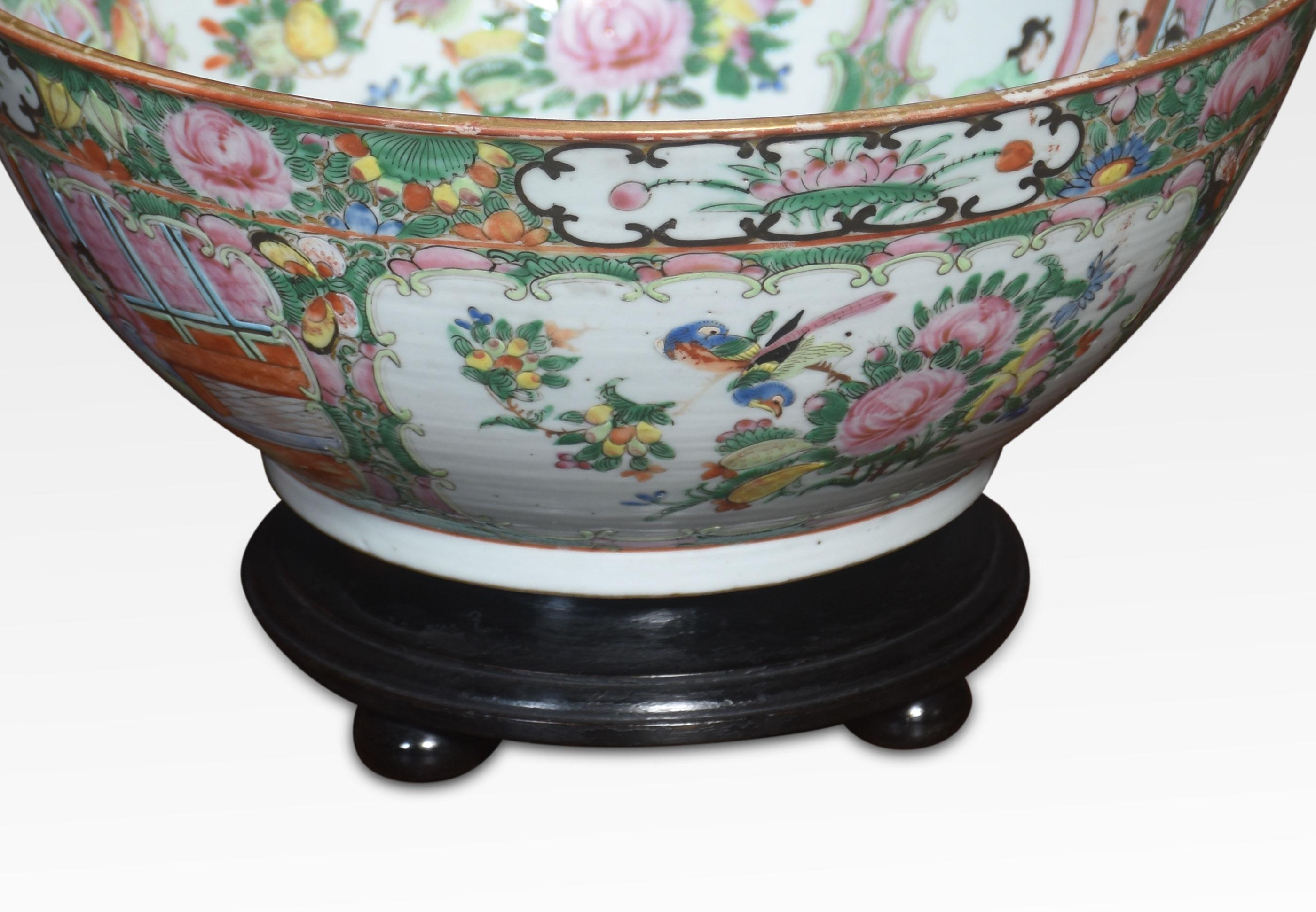 Cantonese famille rose bowl In Good Condition For Sale In Cheshire, GB