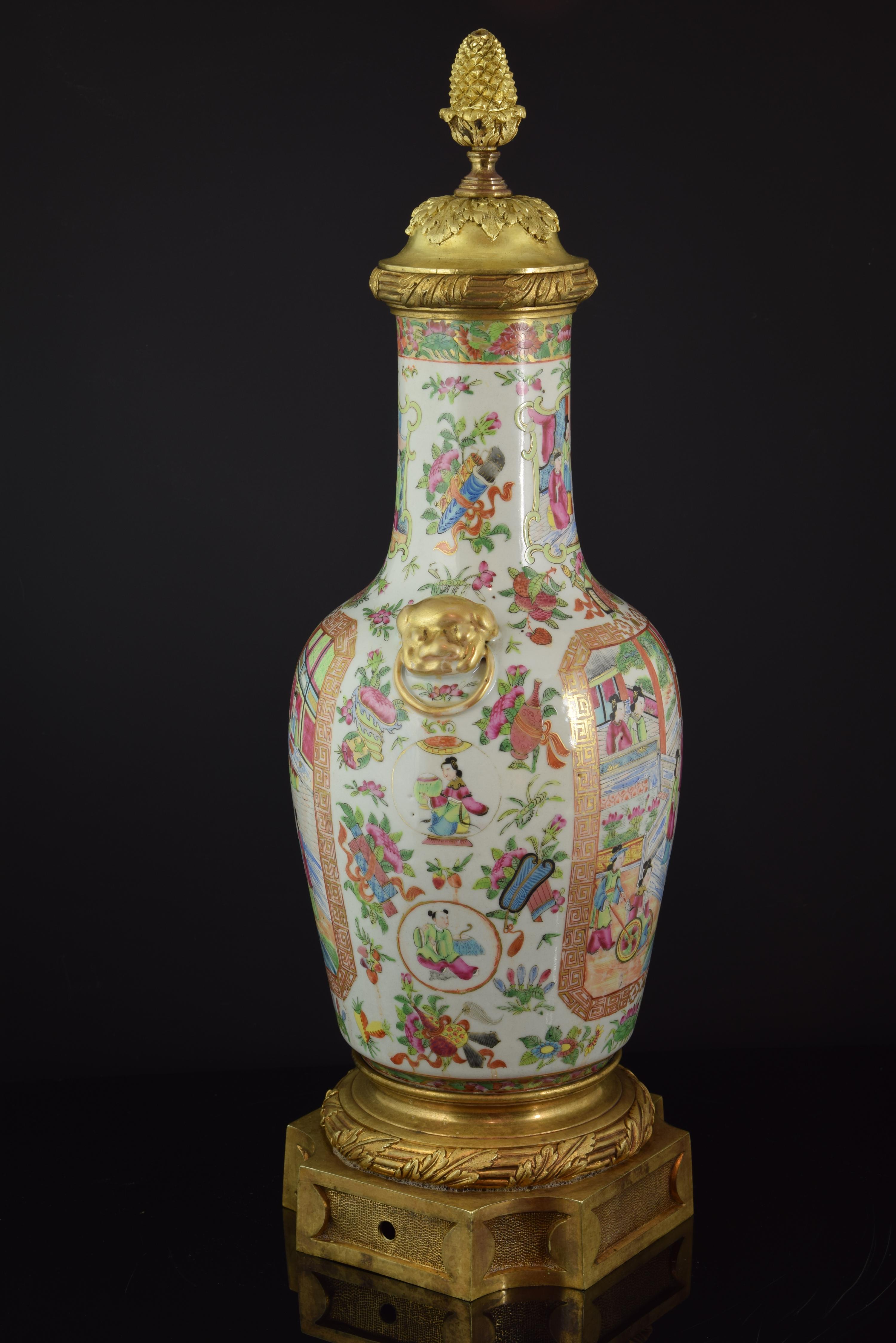 Vase. Porcelain, bronze. Canton, 19th century. 
Porcelain vase enhanced with a series of bronze elements which have a clear influence of models of French Neoclassicism. The vase has two relief masks on the sides in gold (perhaps Fu lions with a