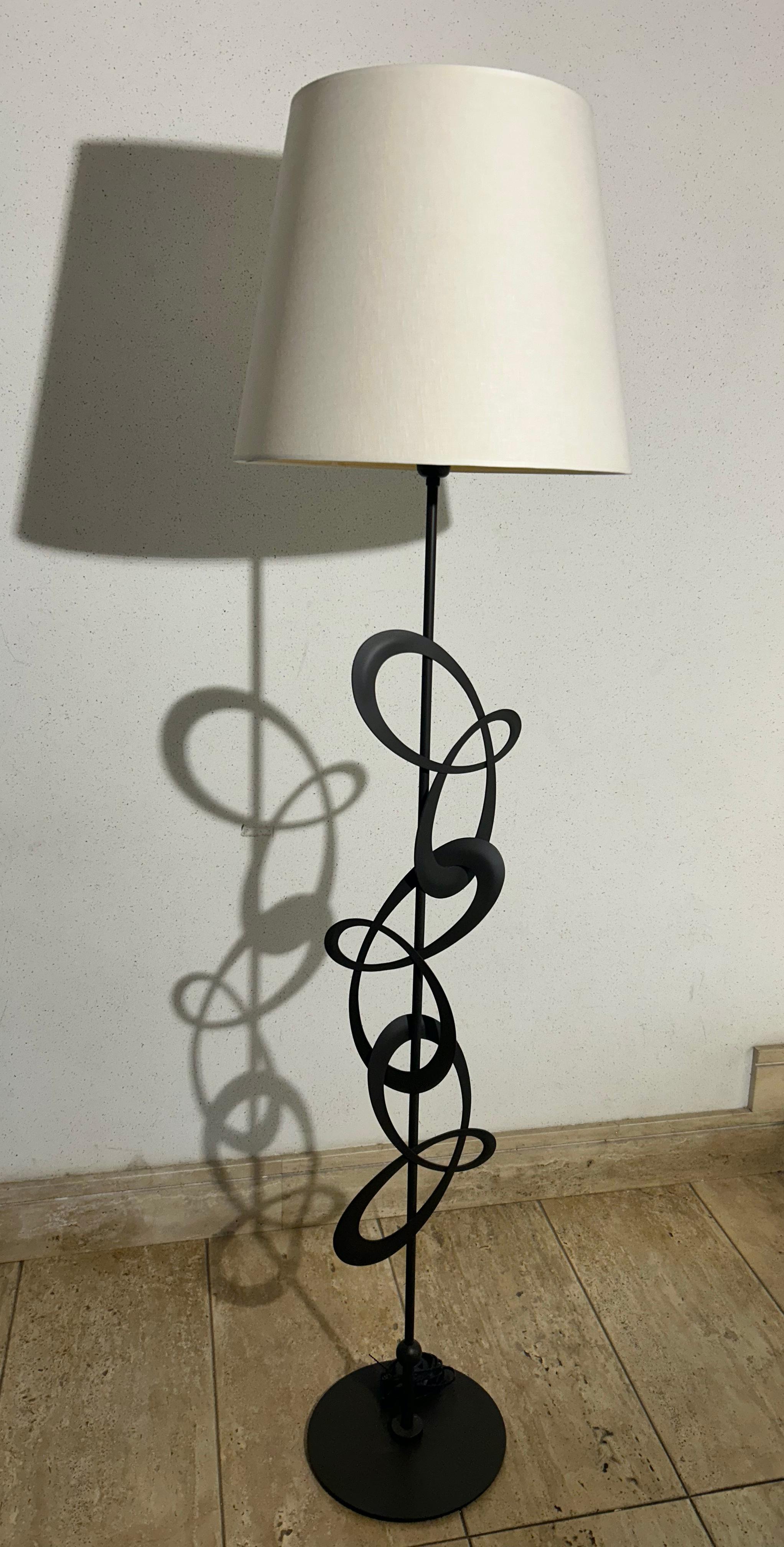 Italian Lampadaire Cantori Decò - Design italien artisanal en Ferro Antico brun en vente