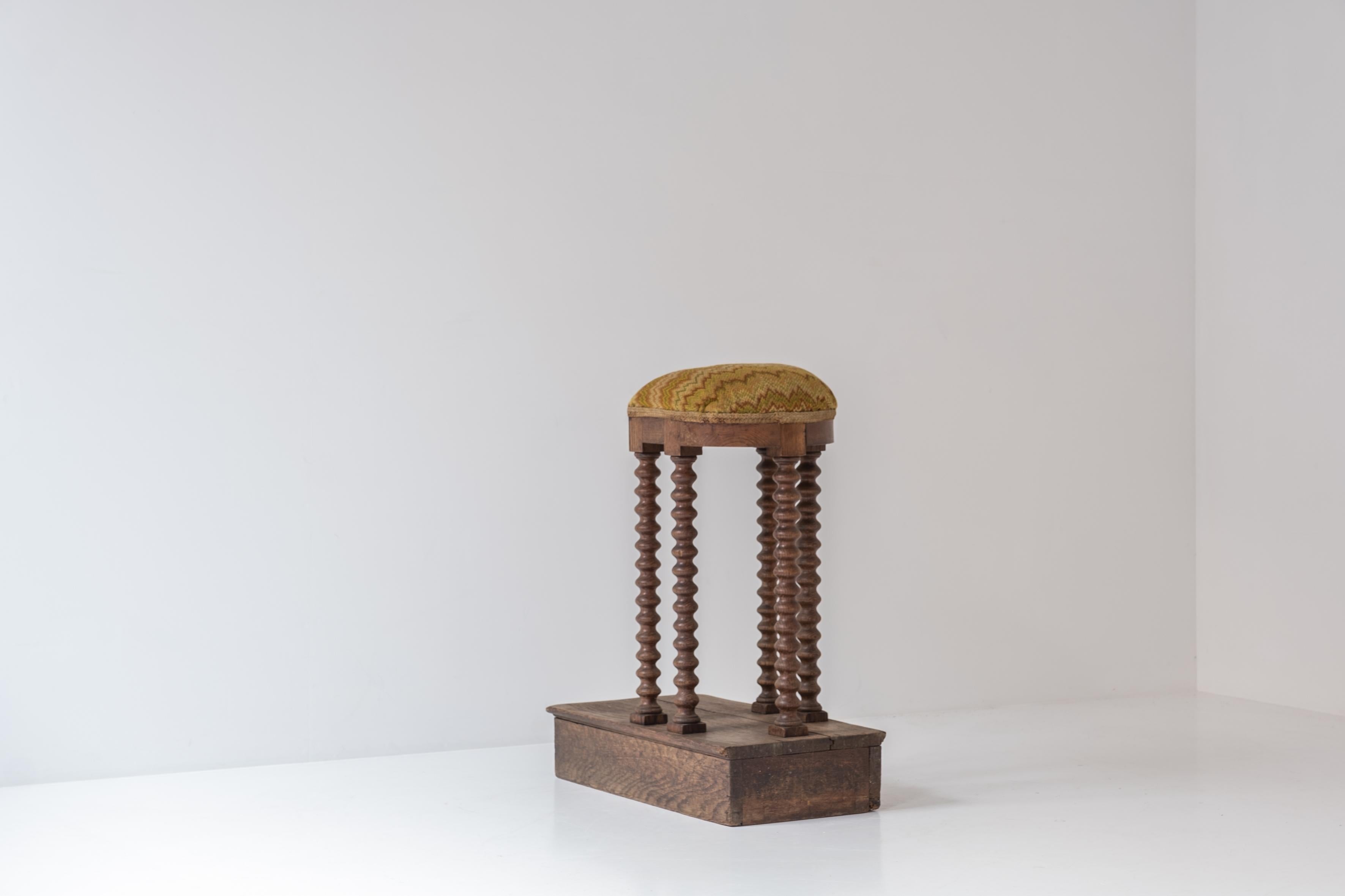French Cantor’s stool in oak wood, from the beginning of the 18th century, France For Sale