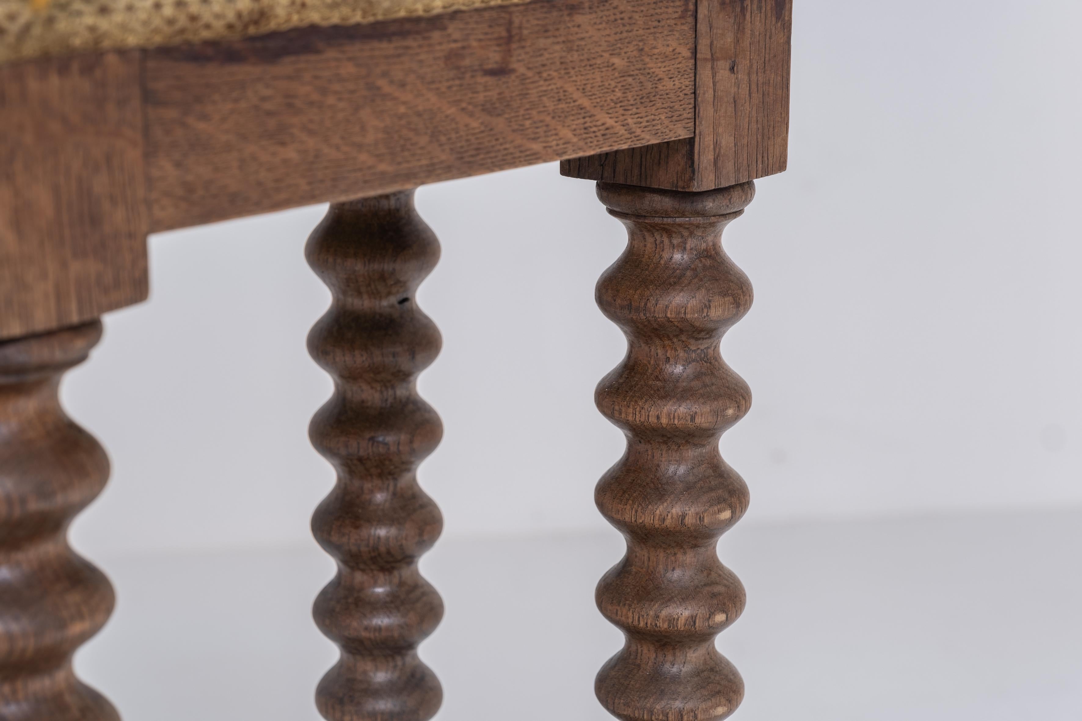 Cantor’s stool in oak wood, from the beginning of the 18th century, France For Sale 2