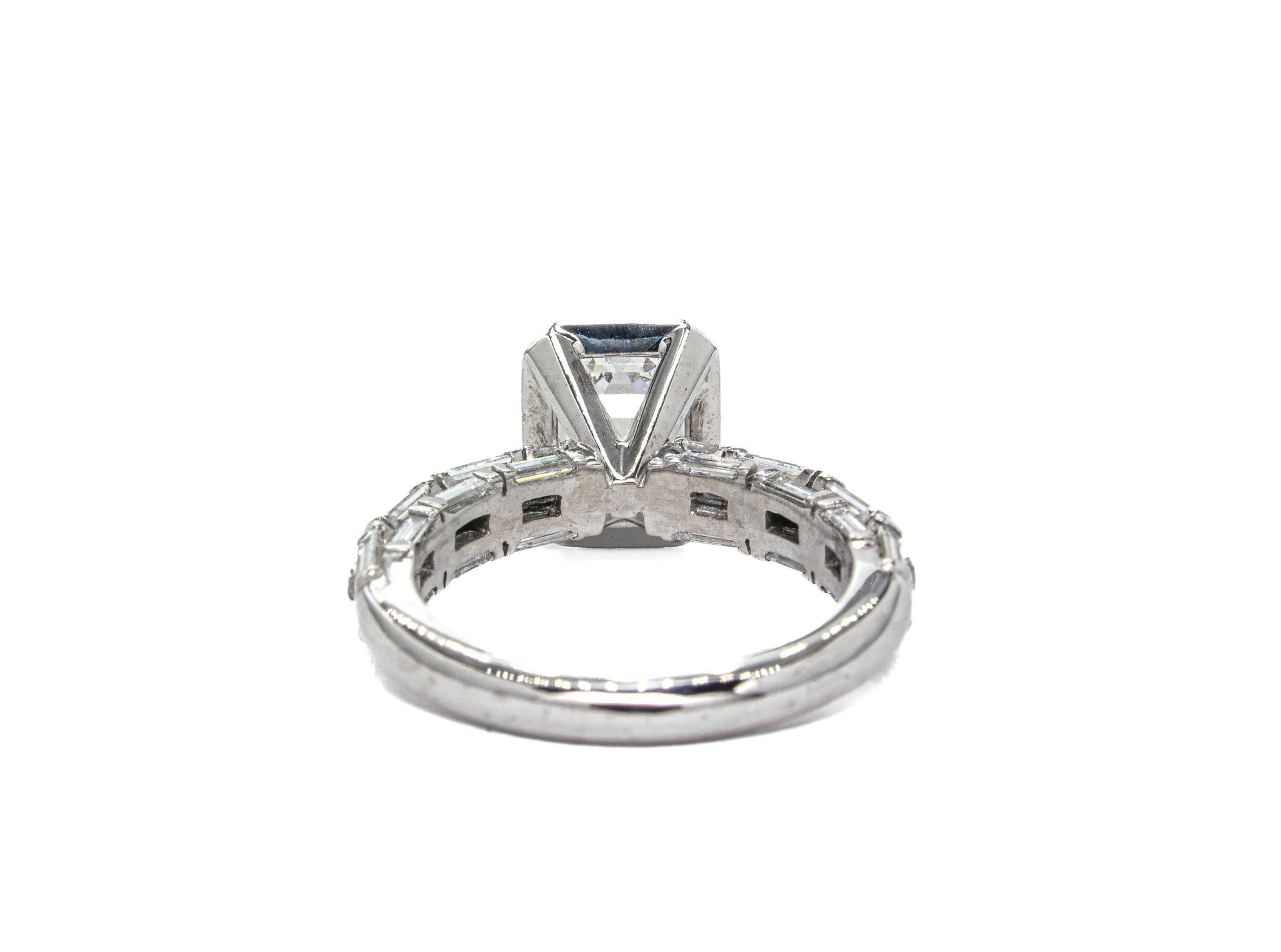 CANTURI GIA zertifiziert 2,00 Karat F VS2 Lünette gesetzt Smaragd Schliff Solitär Ring im Zustand „Hervorragend“ im Angebot in New York, NY