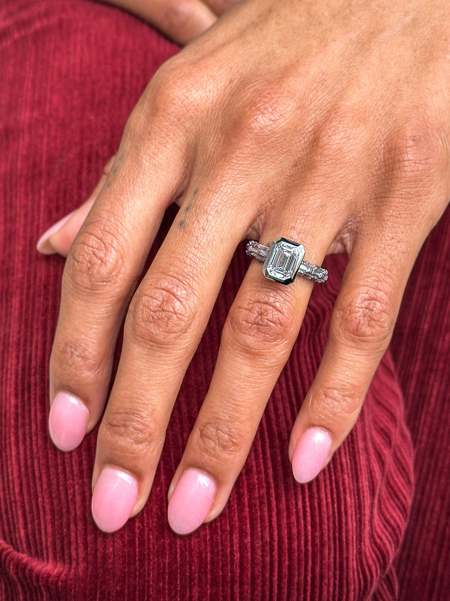 CANTURI GIA zertifiziert 2,00 Karat F VS2 Lünette gesetzt Smaragd Schliff Solitär Ring im Angebot 1