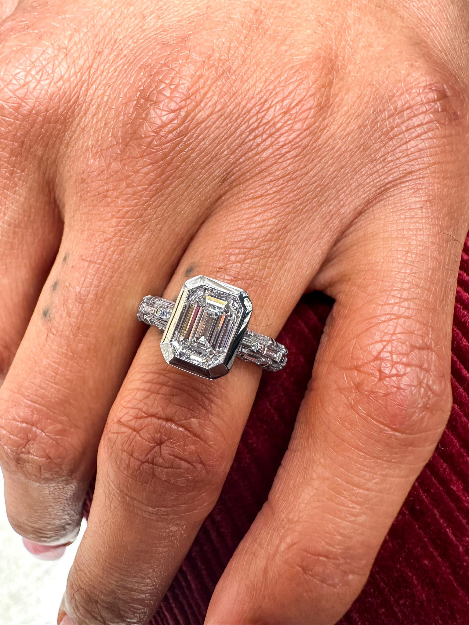 CANTURI GIA zertifiziert 2,00 Karat F VS2 Lünette gesetzt Smaragd Schliff Solitär Ring im Angebot 2