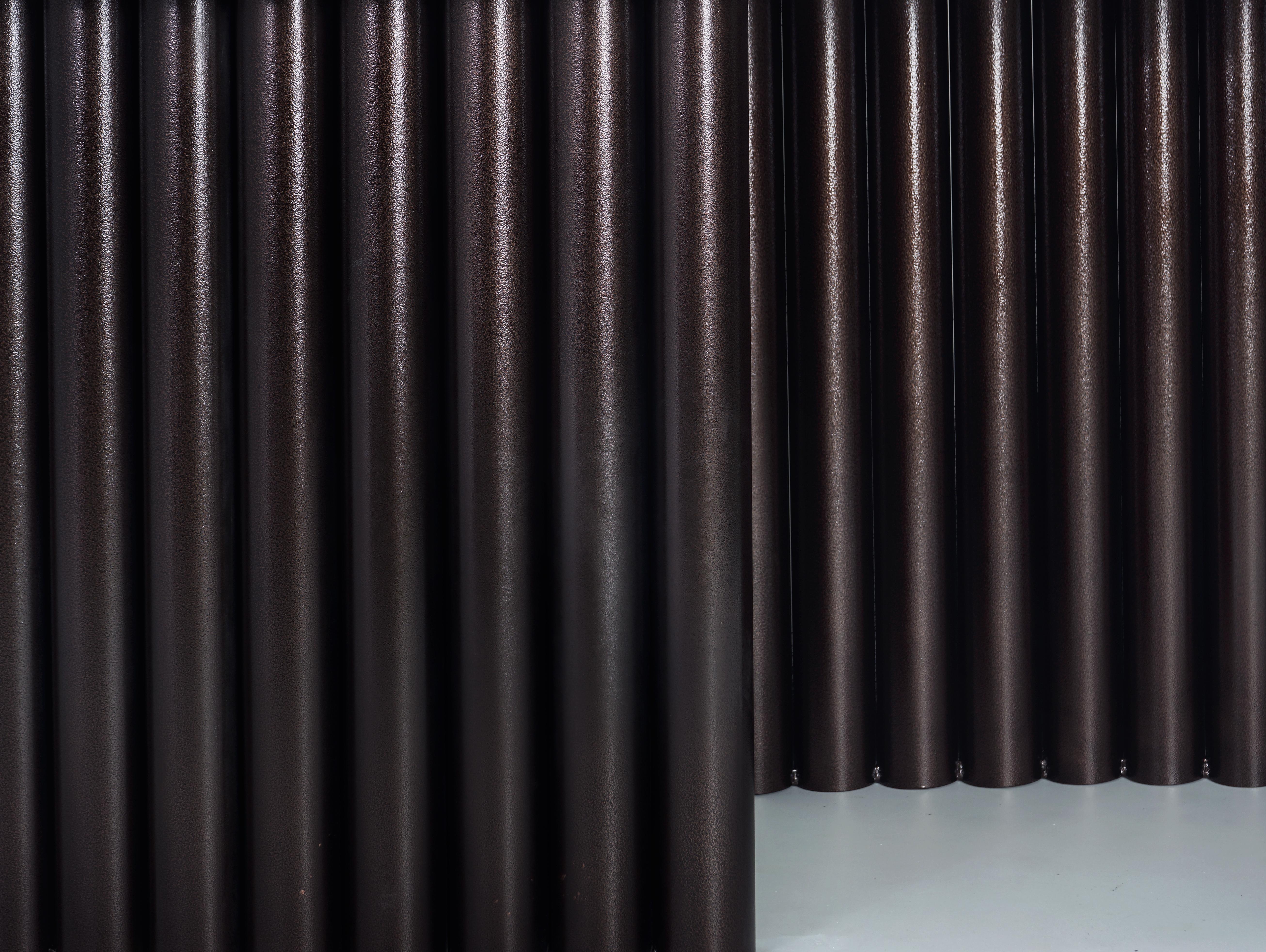 “Cantus” is a striking Italian dining table handcrafted from fine Arabescato marble with unique grey veining. The sculptural base, composed of organ pipe–shaped metal columns in an antique bronze finish, creates a harmonious dialogue between