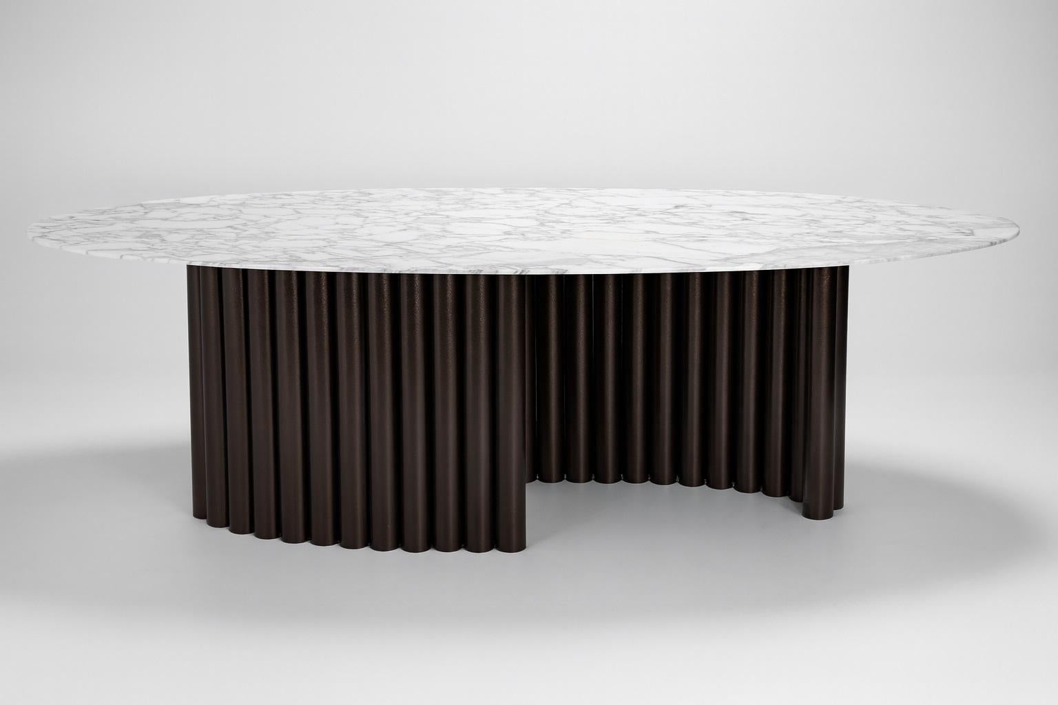 Cantus  - Sculptural Arabescato Marble Dining Table with Bronze Organ Pipe Base In New Condition For Sale In Campobasso, CB