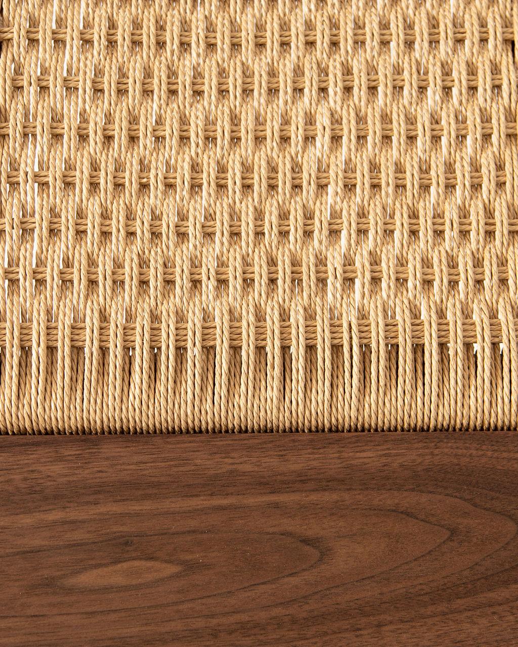 XXIe siècle et contemporain Banc Canva, noyer avec cordon danois naturel tissé à la main, banc d'appoint en vente