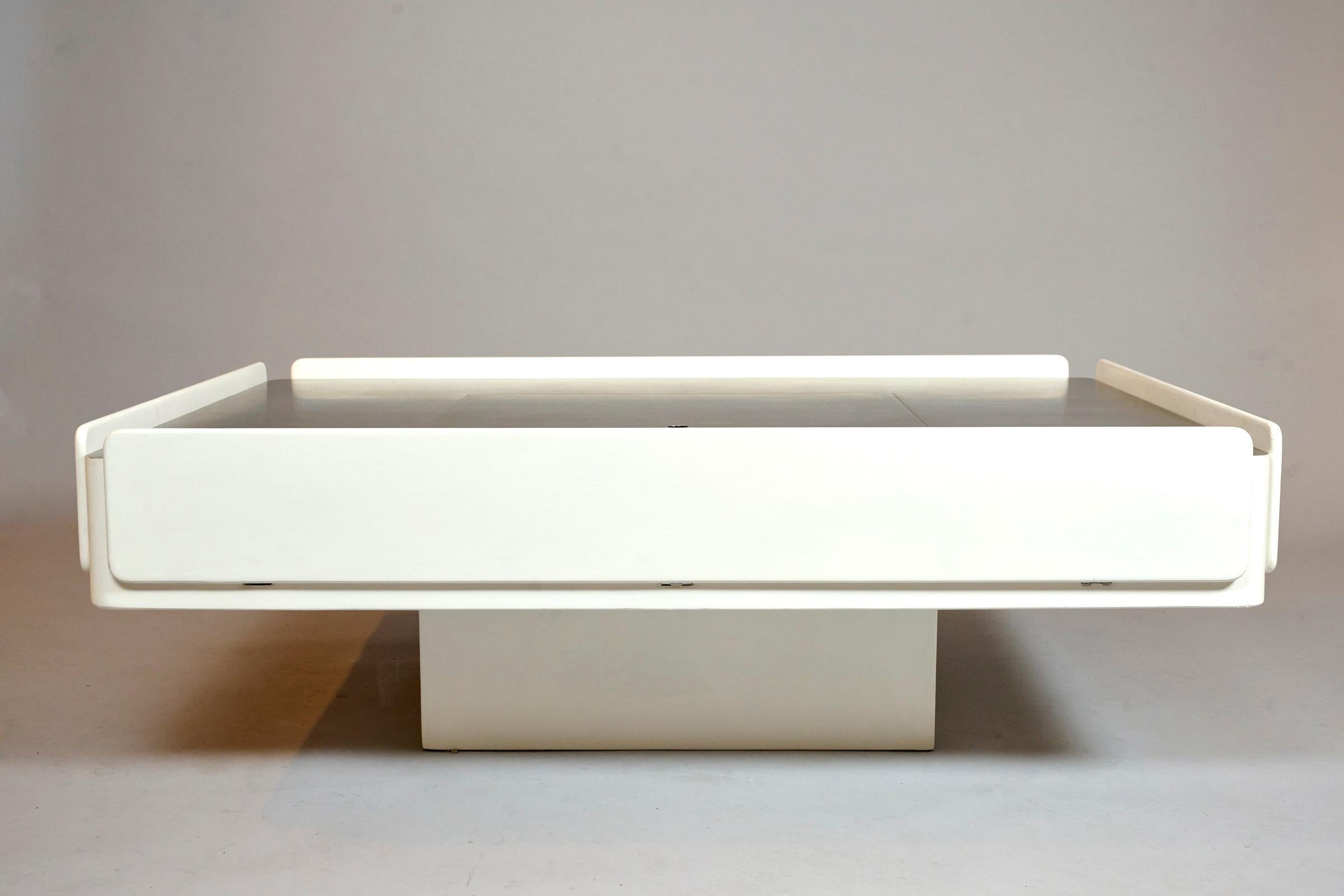 Mid-Century Modern 'Caori' Coffee Table by Vico Magistreti for Gavina with Concealed Storage For Sale