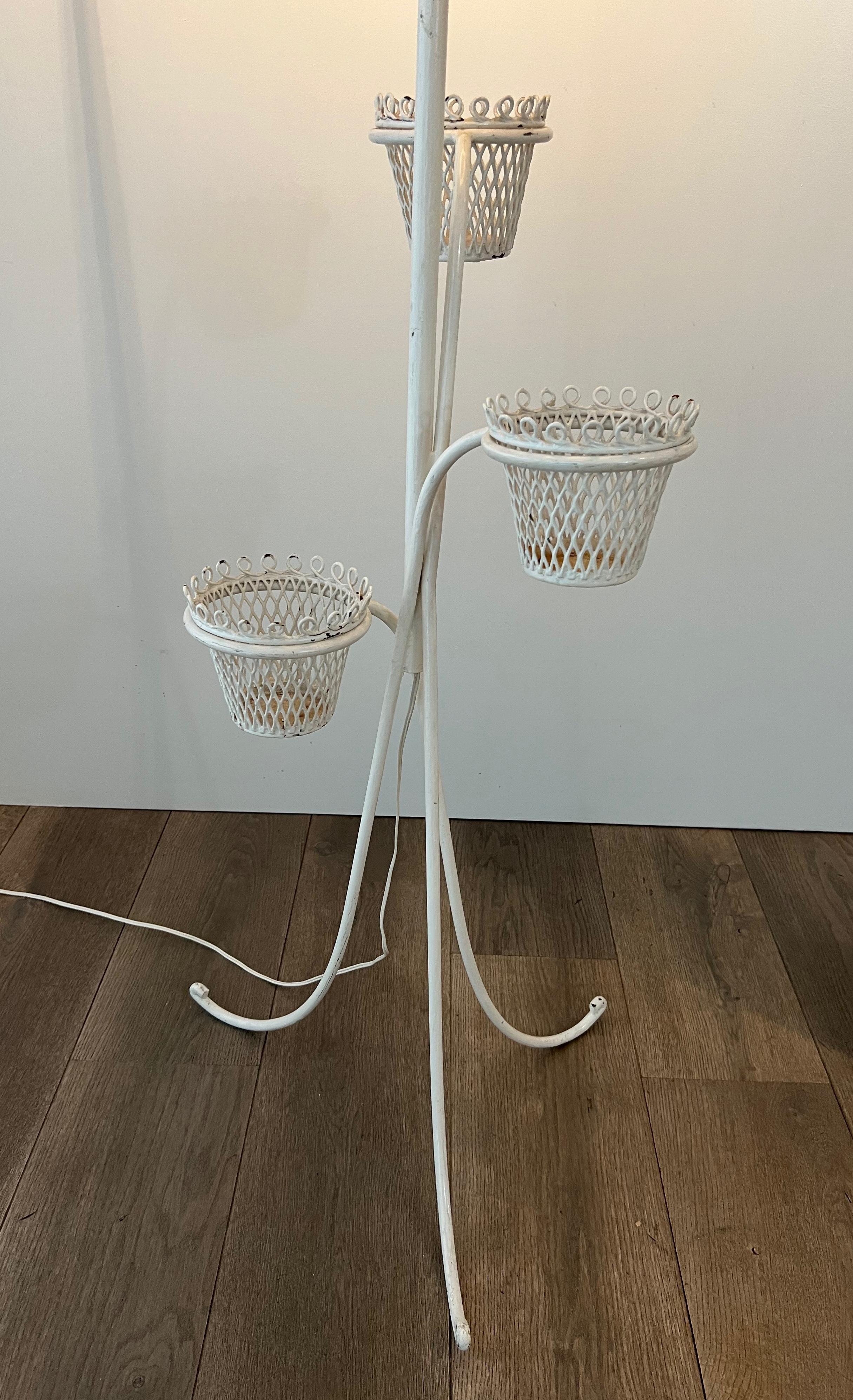 Lampada da terra porta piante Collection'S di Mathieu Matégot in vendita 3