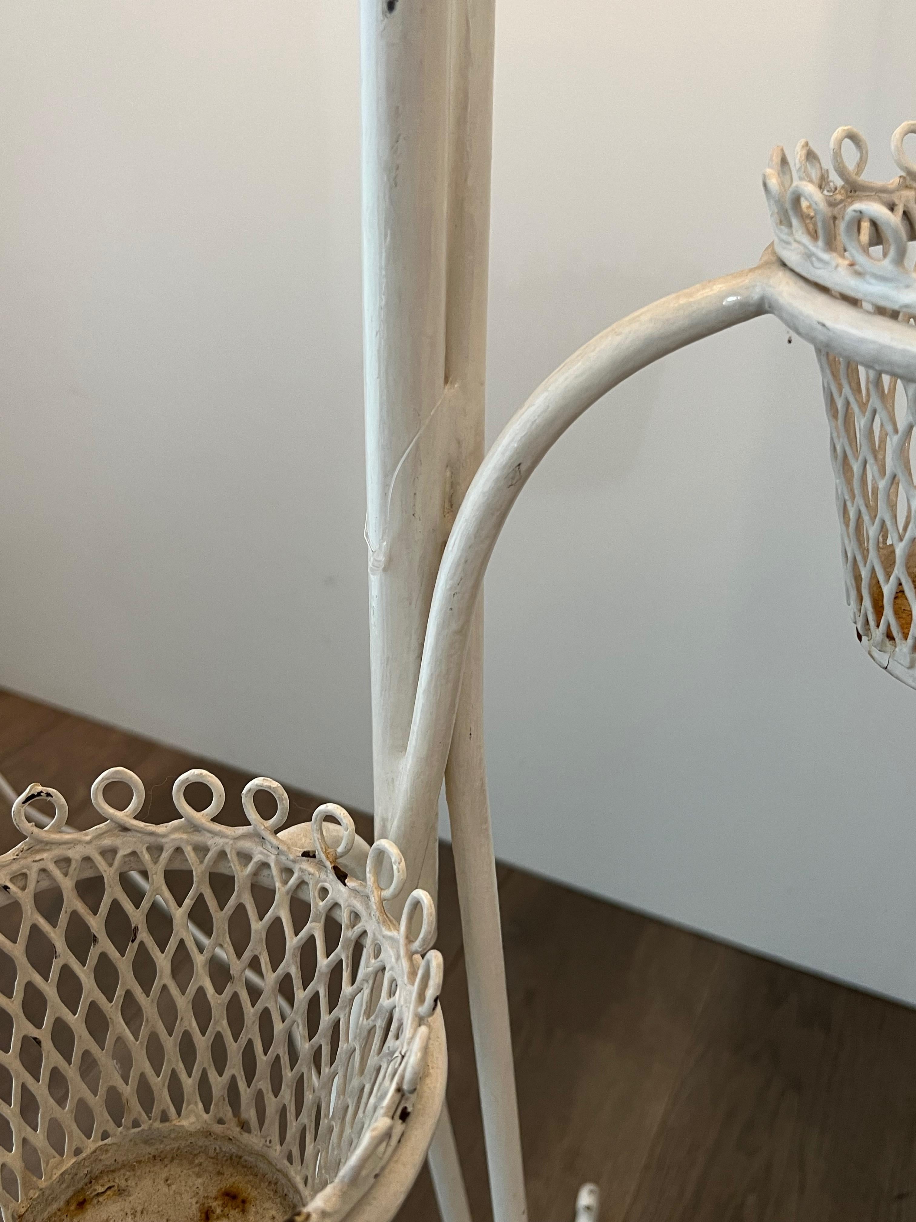 Ferro battuto Lampada da terra porta piante Collection'S di Mathieu Matégot in vendita