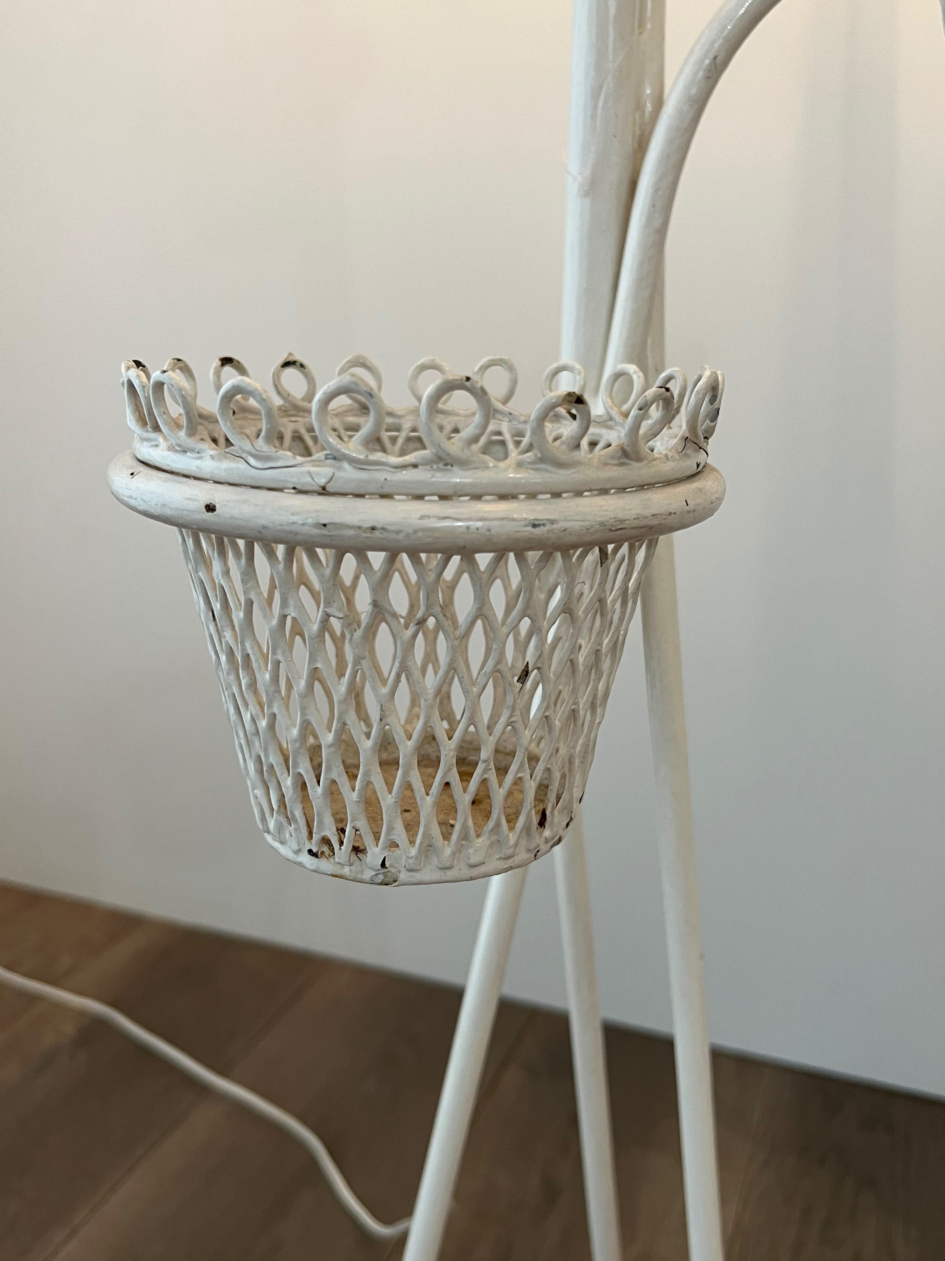 Lampada da terra porta piante Collection'S di Mathieu Matégot in vendita 1