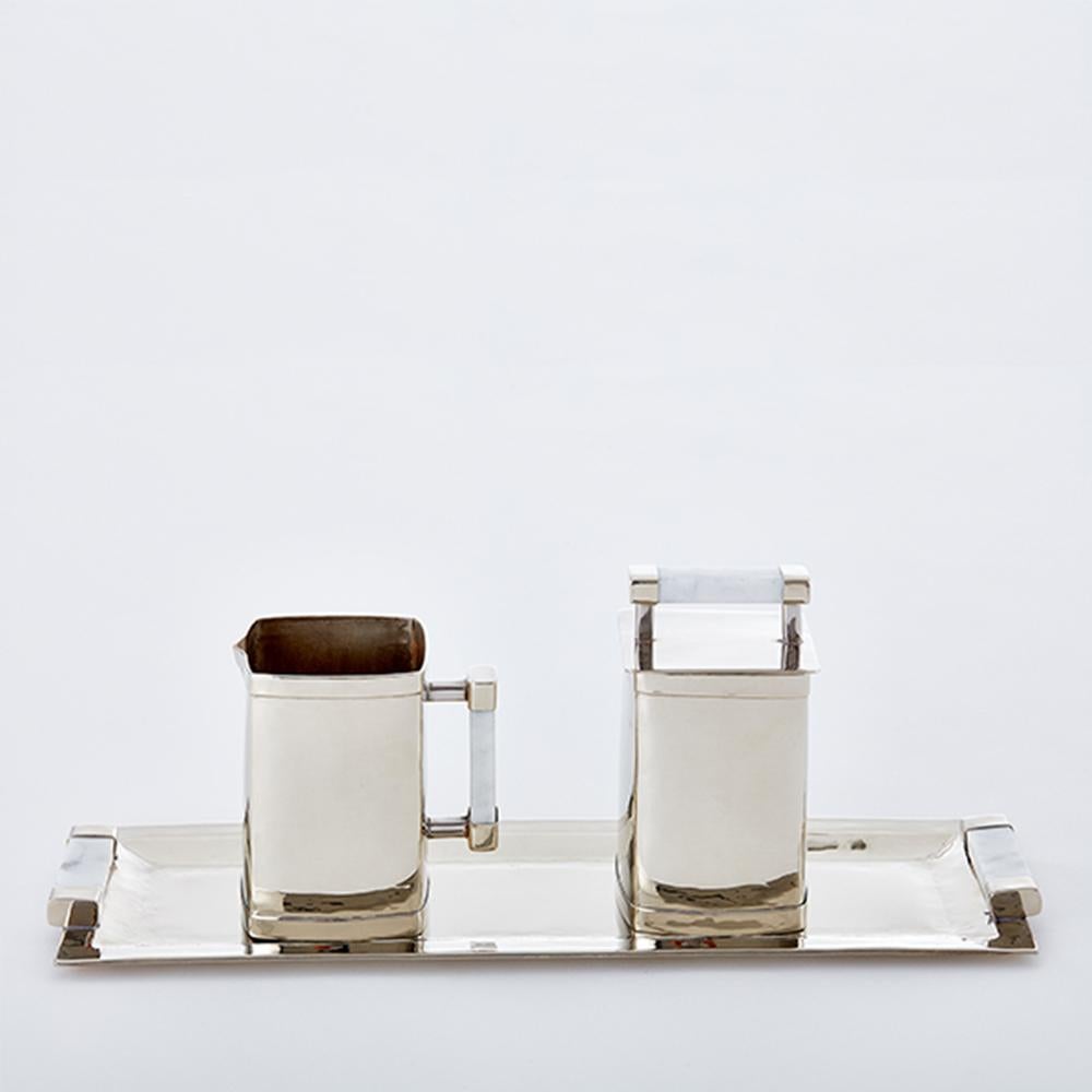 With the concept of intermingle materials from our earth, soft marbles and manually hammered alpaca, this sophisticated and elegant line is created, and it includes trays, champagne buckets and pitchers in different forms and sizes.

Our pieces