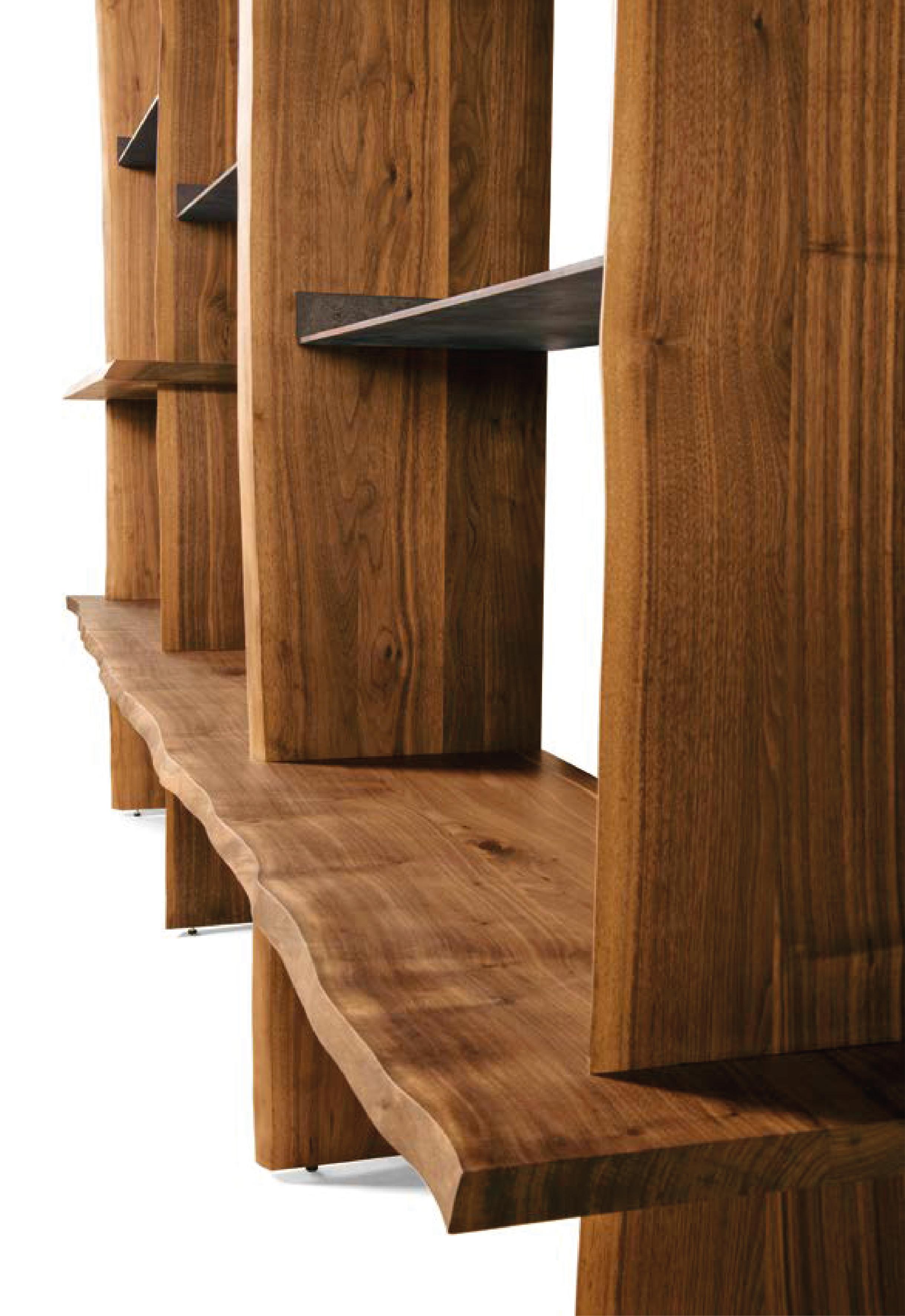 Capanna is a wall bookcase equipped with shelves and support floors and made of precious canaletto walnut finished with acrylic. The Italian artisan tradition is reinterpreted in a contemporary design to create a refined piece of wooden furniture.