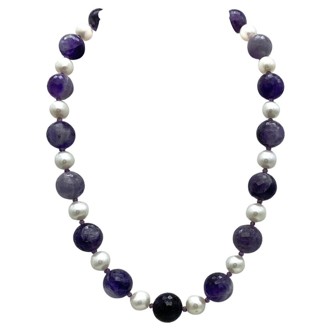 Taglio rotondo Collana Cape Amethyst e Perle Naturali con chiusura in argento in vendita