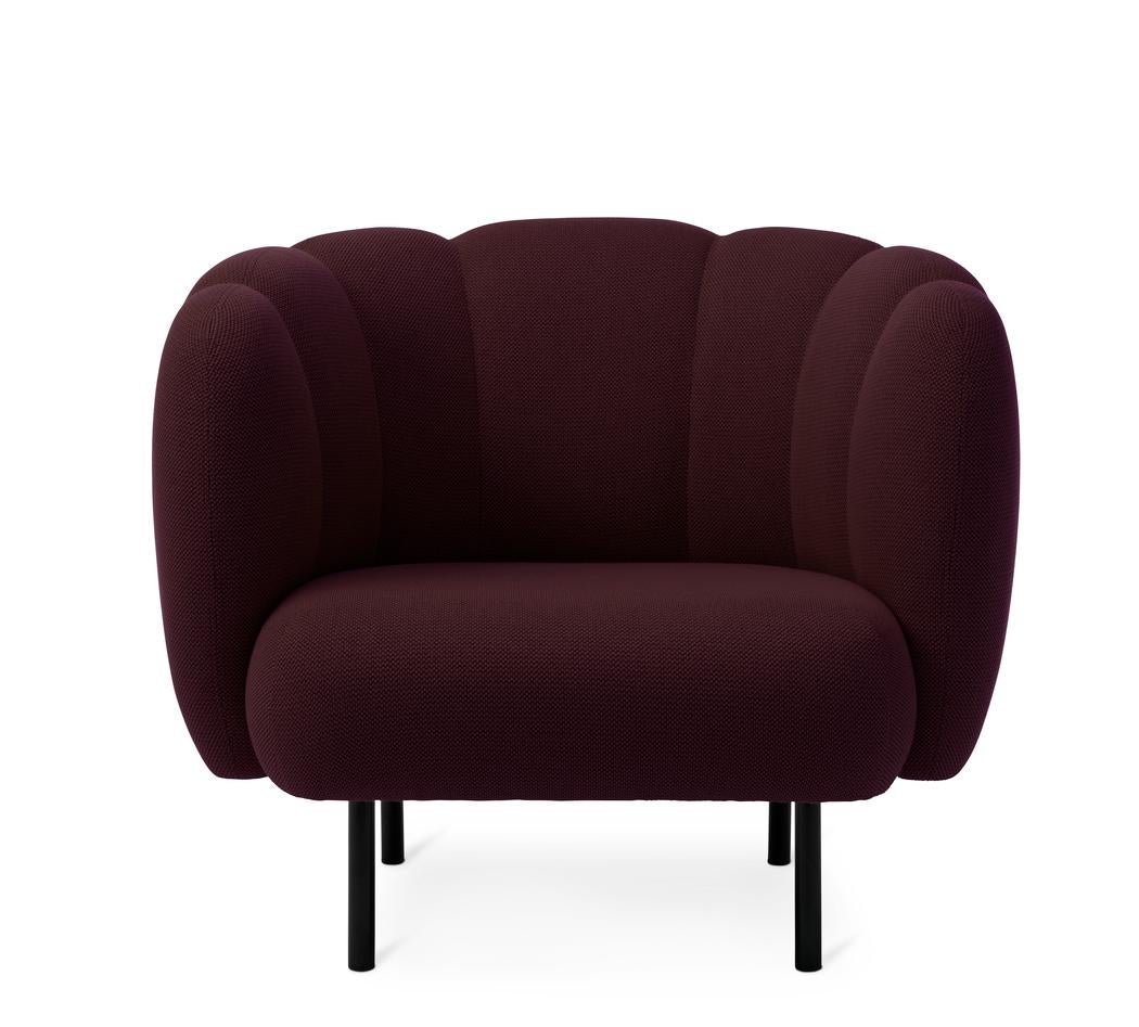 Cape Lounge chair with stitches burgundy by Warm Nordic
Dimensions: D95 x W84 x H 80 cm
Material: Textile upholstery, Wooden frame, Powder coated black steel legs
Weight: 36.5 kg
Also available in different colours and finishes. 

An elegant