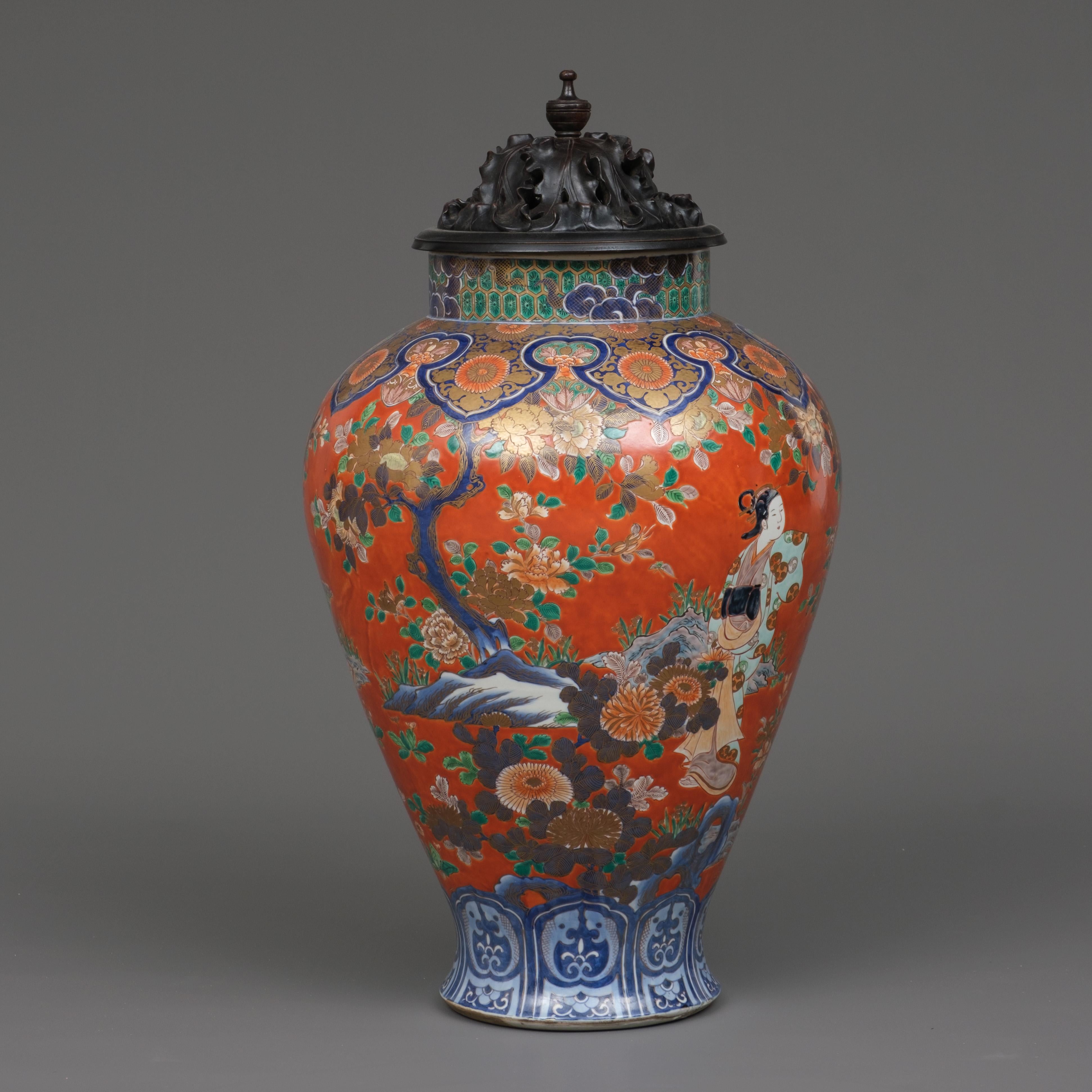 Capital Japanese Imari-verte porcelain vase with bijin 美人 design 6