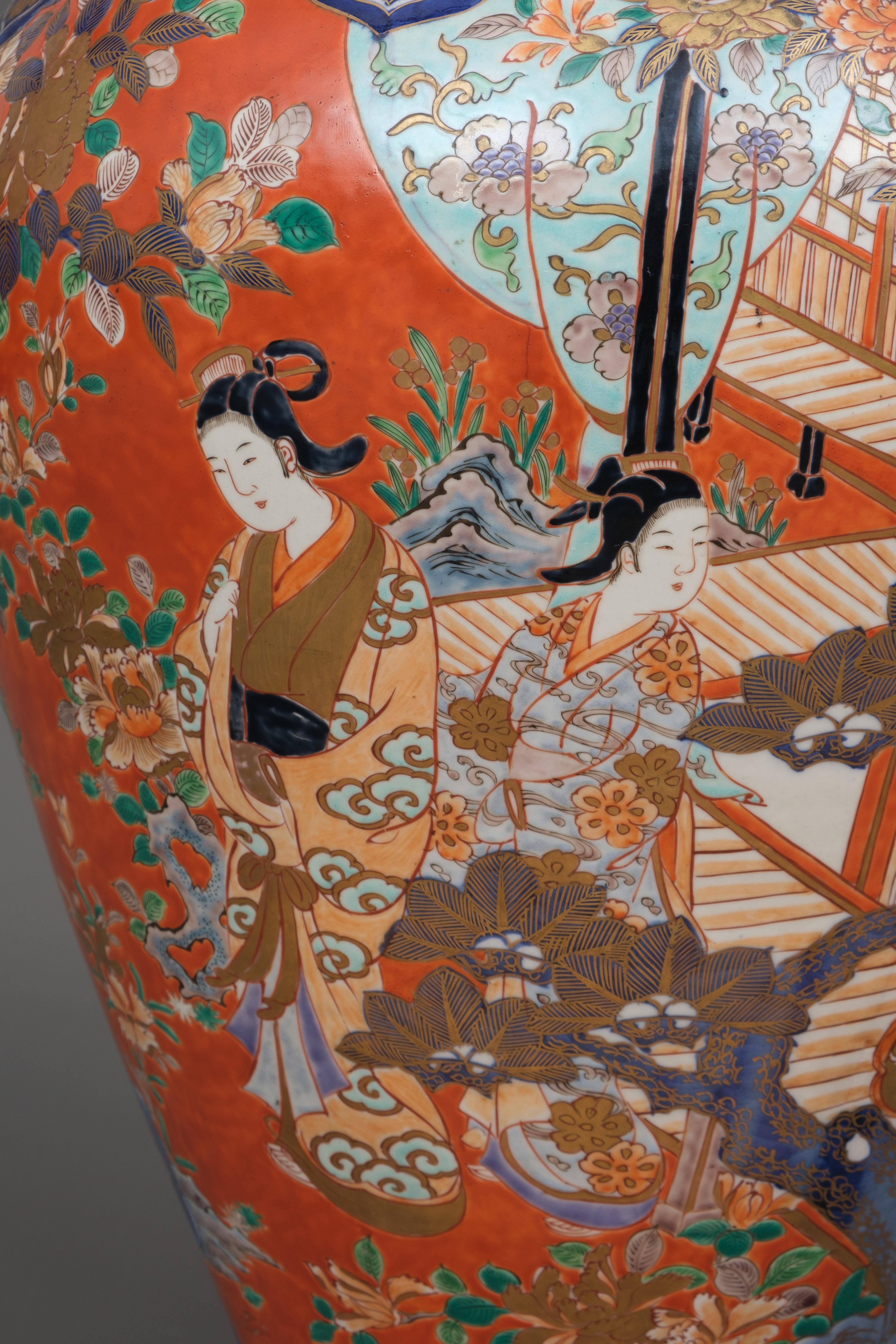 An imposing, capital Japanese Imari-verte porcelain vase with hand-carved hard wooden cover.

The vase, in a baluster shape, showcases a vibrant and continuous scene of elegant ladies (bijin) amidst a luxurious pavilion and leisurely enjoying a