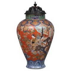 Antique Capital Japanese Imari-verte porcelain vase with bijin 美人 design