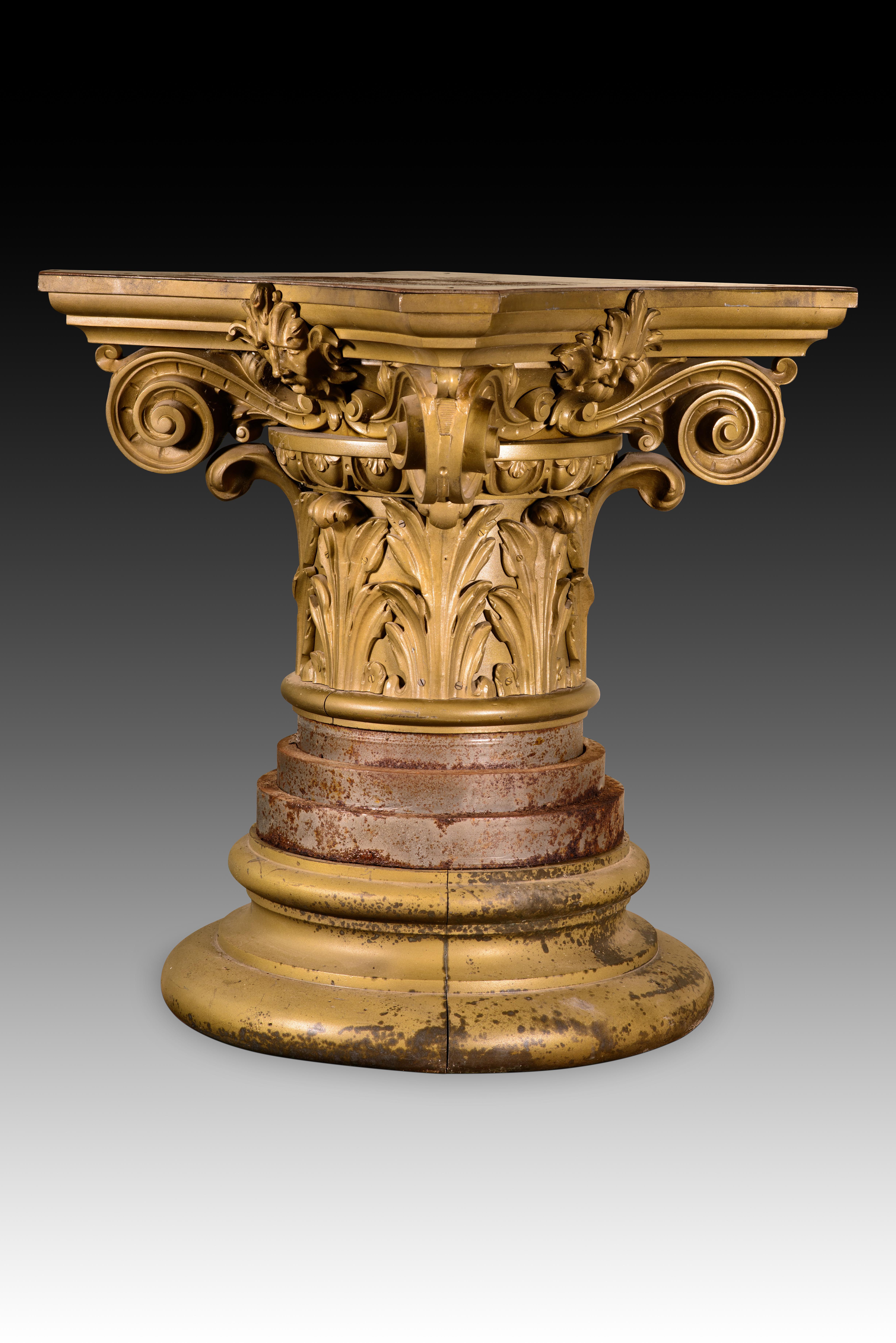 Capitals with bases, four pieces. Bronze. Spanish School, 20th century. 
Origin: Caryatids Building (formerly the Spanish Bank of the Río de la Plata; headquarters of the Cervantes Institute), Calle Alcalá, number 49, Madrid (Spain). 
Four capitals