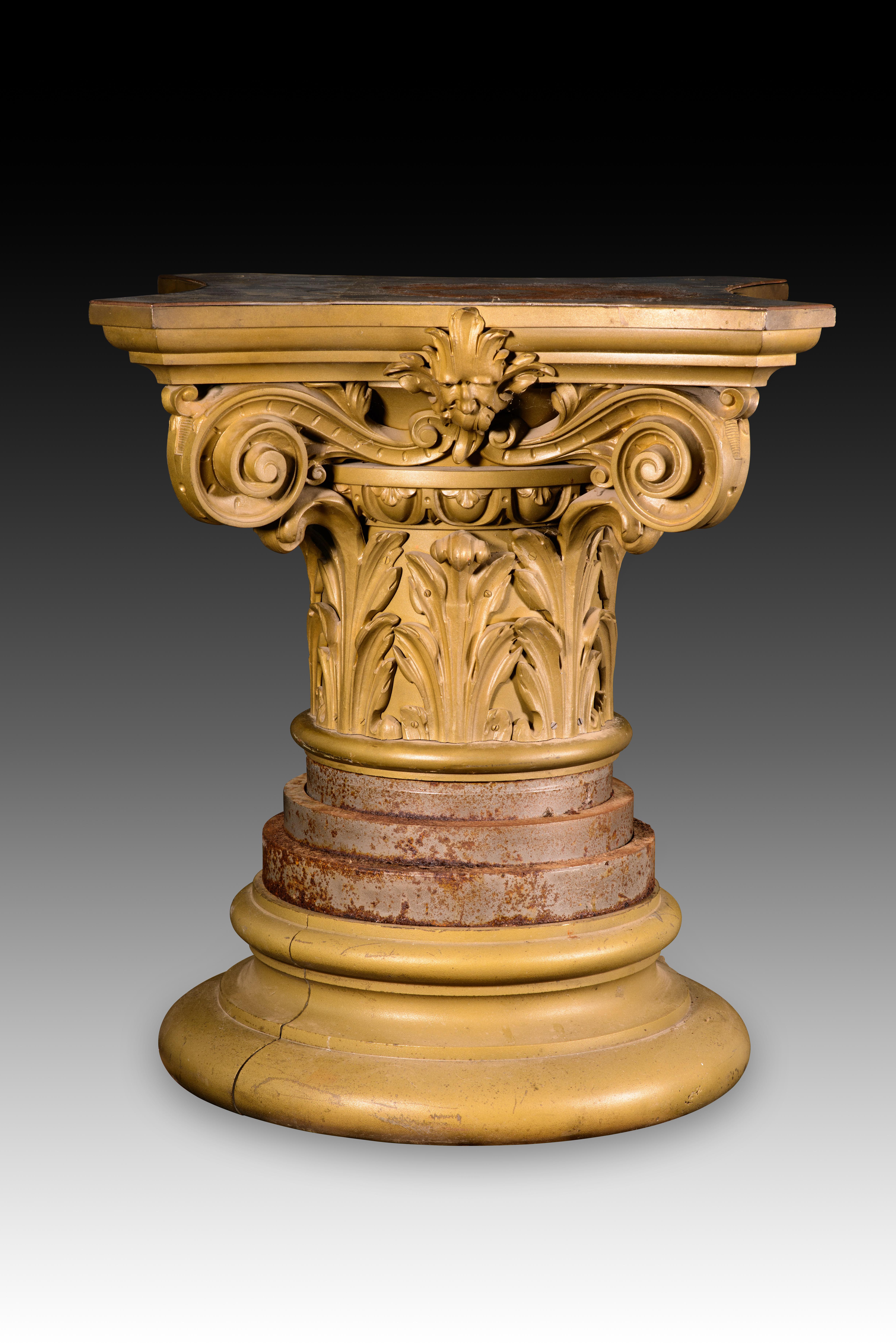 European Capitals with bases, four pieces. Bronze. Spanish School, 20th century. For Sale