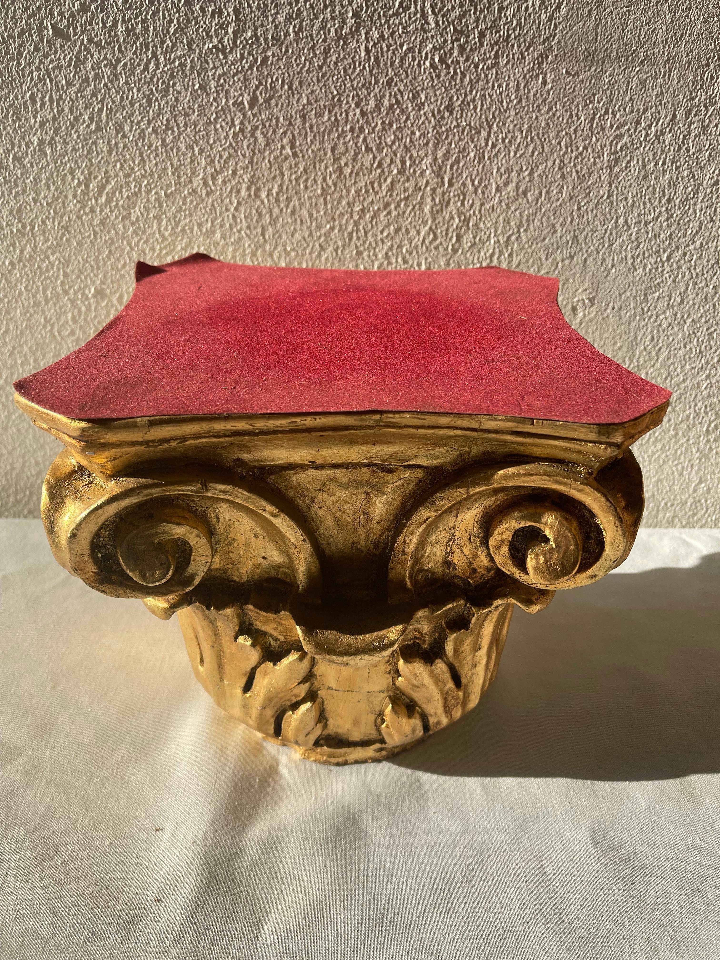 20th Century Chapiteaux italiens en bois sculpté Milieu du XXe siècle en vente