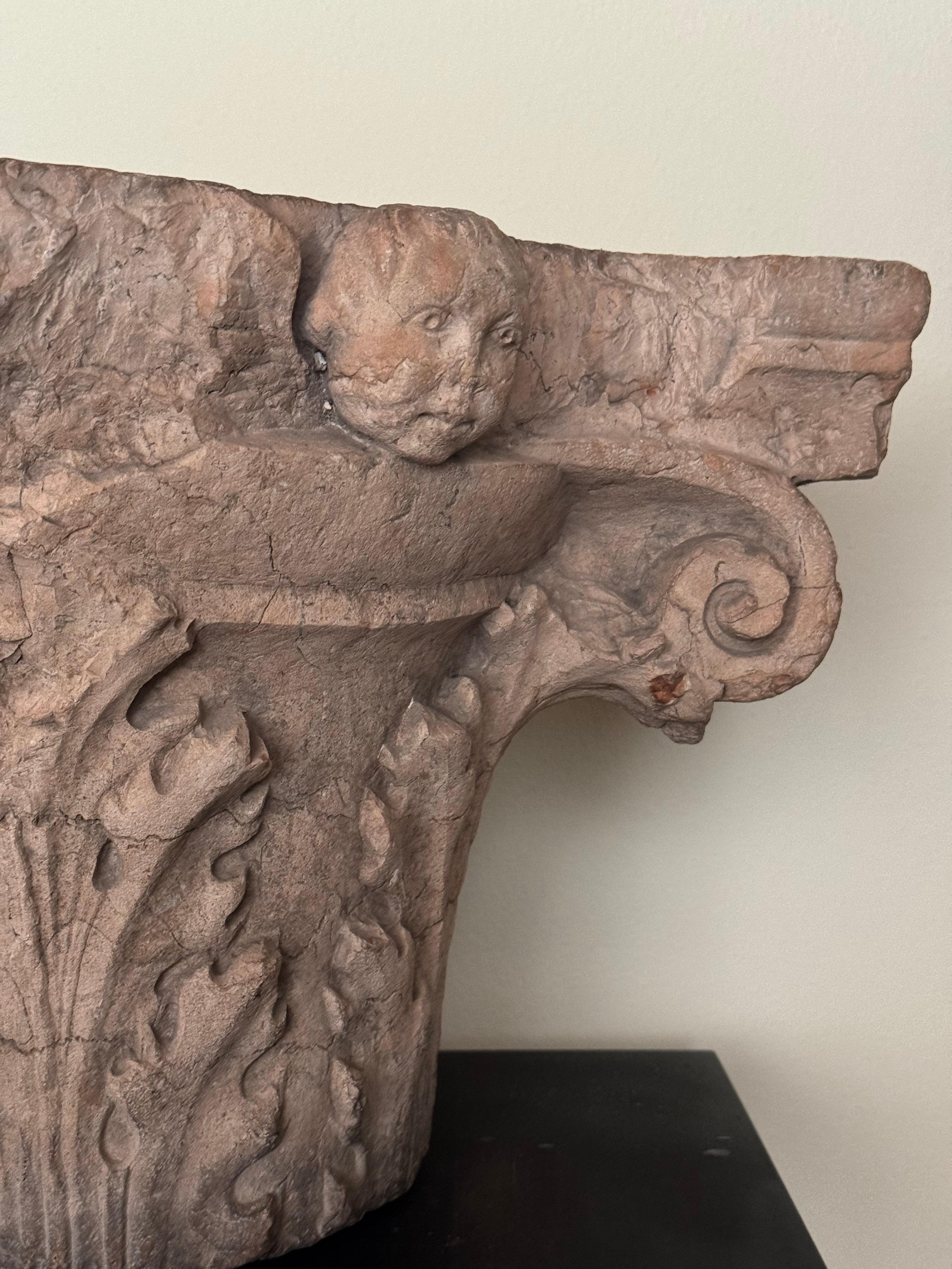 Capitello corinzio a foglie d'acanto in marmo rosso di Verona - fine XV secolo In Fair Condition For Sale In Fidenza, IT