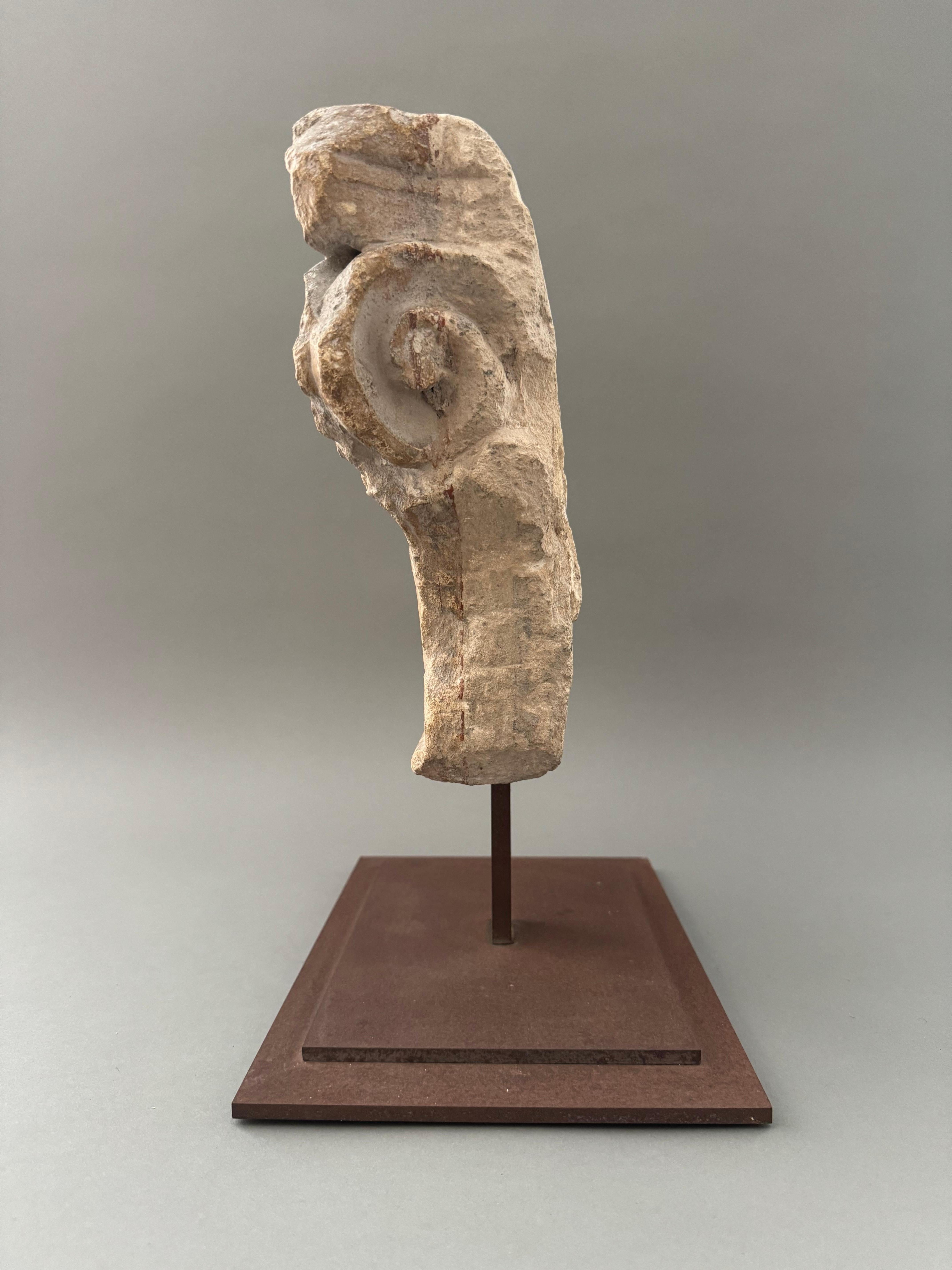 Marble Capitello corinzio in marmo a colonna piatta - prima metà del XVI secolo For Sale