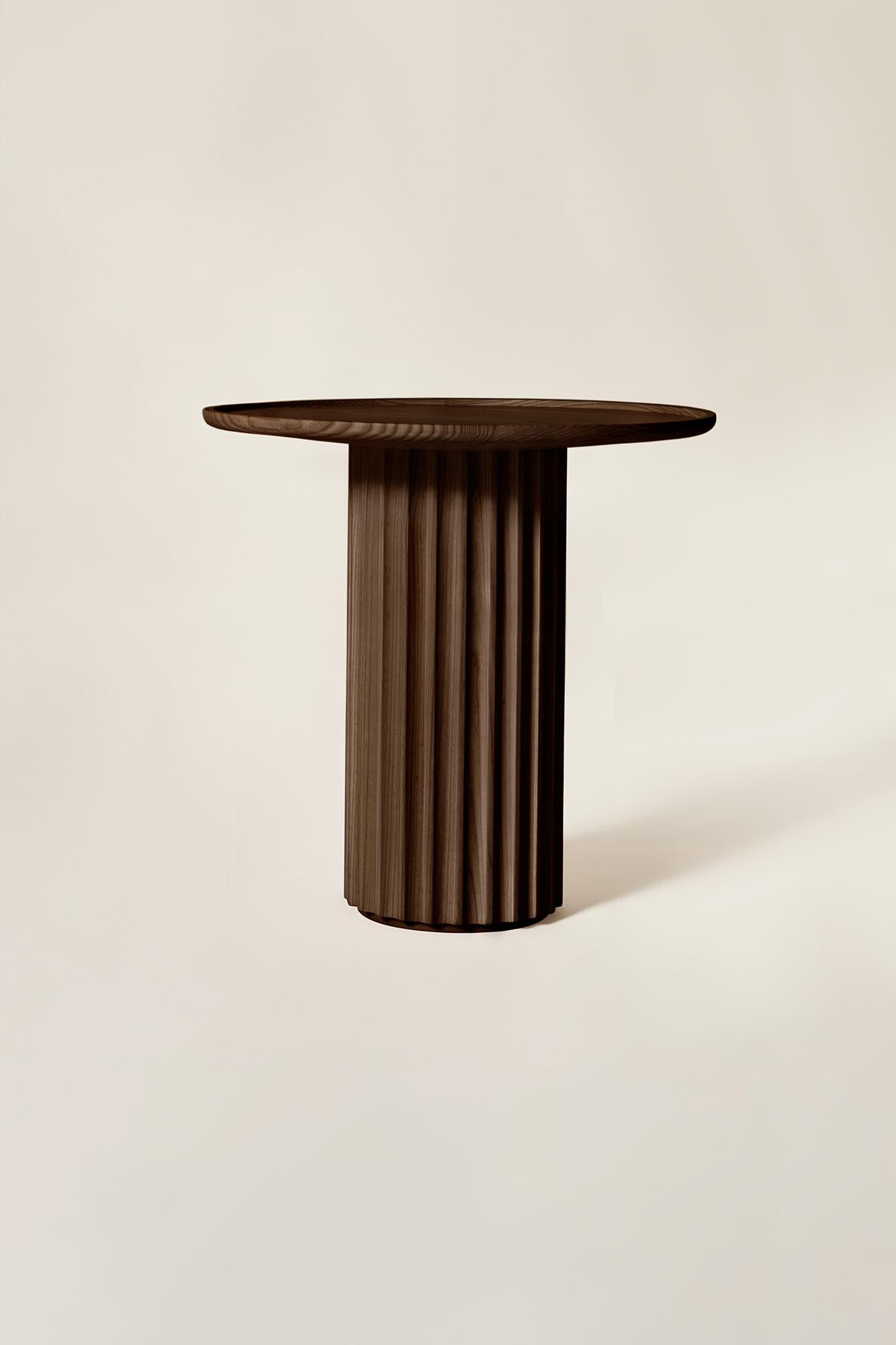 Moderne Table basse Capitello en bois massif, finition en frêne brun, contemporaine en vente