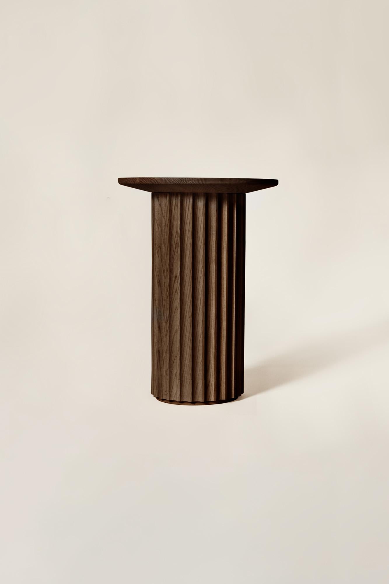 Huilé Table basse Capitello en bois massif, finition en frêne brun, contemporaine en vente