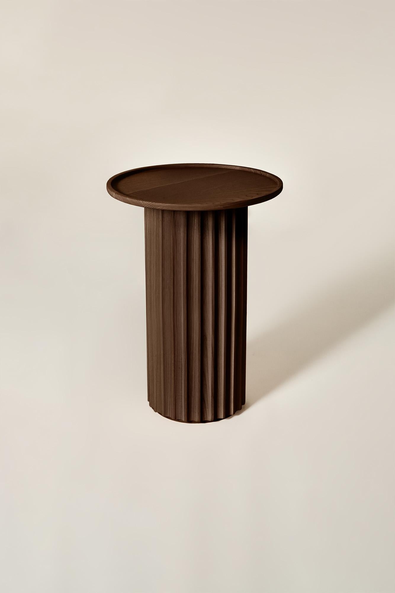 Table basse Capitello en bois massif, finition en frêne brun, contemporaine Neuf - En vente à Cadeglioppi de Oppeano, VR