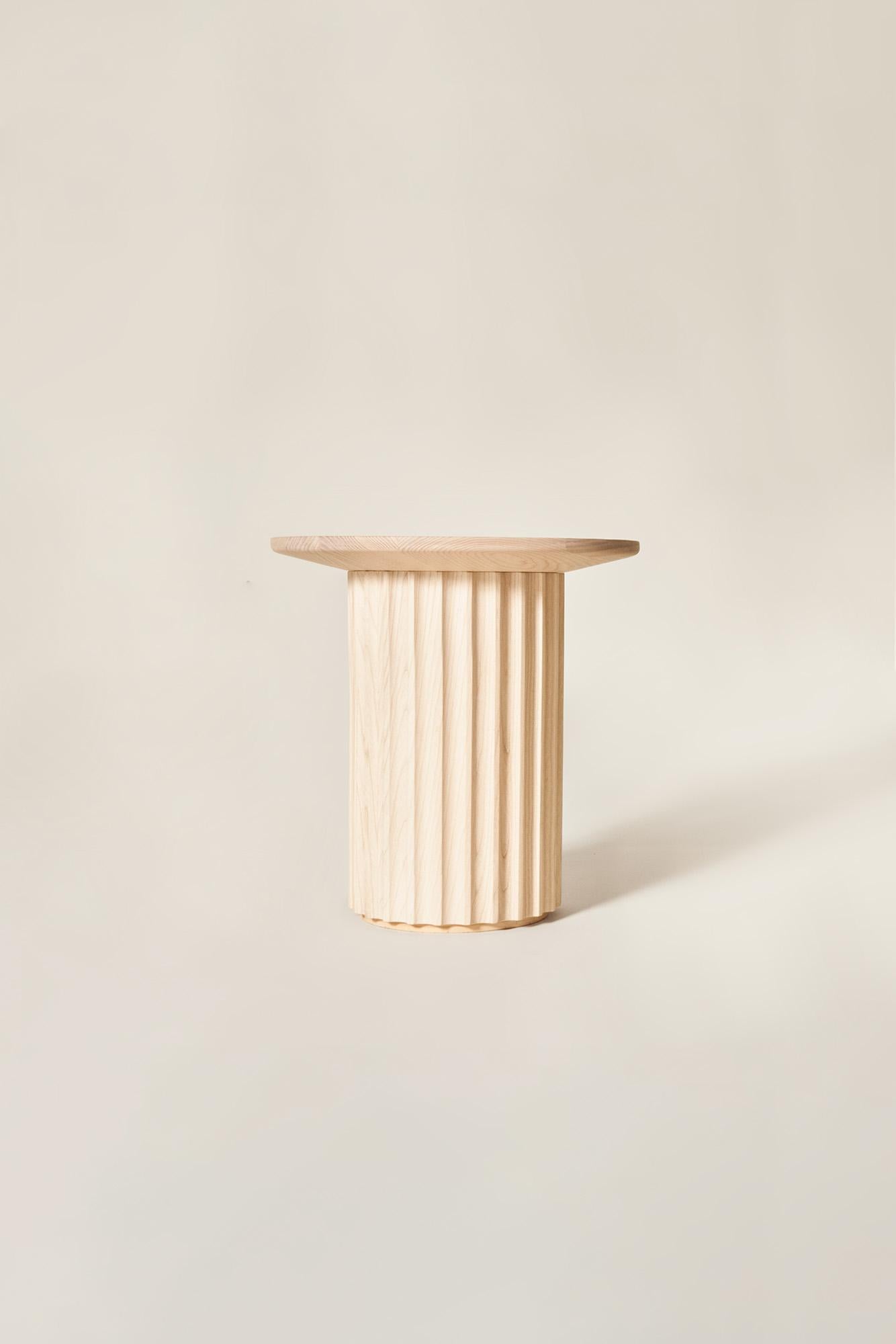 Huilé Table basse Capitello en bois massif, finition naturelle, contemporaine en vente