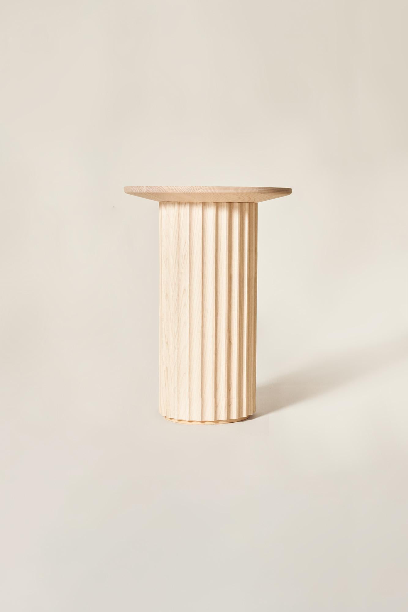 Frêne Table basse Capitello en bois massif, finition naturelle, contemporaine en vente