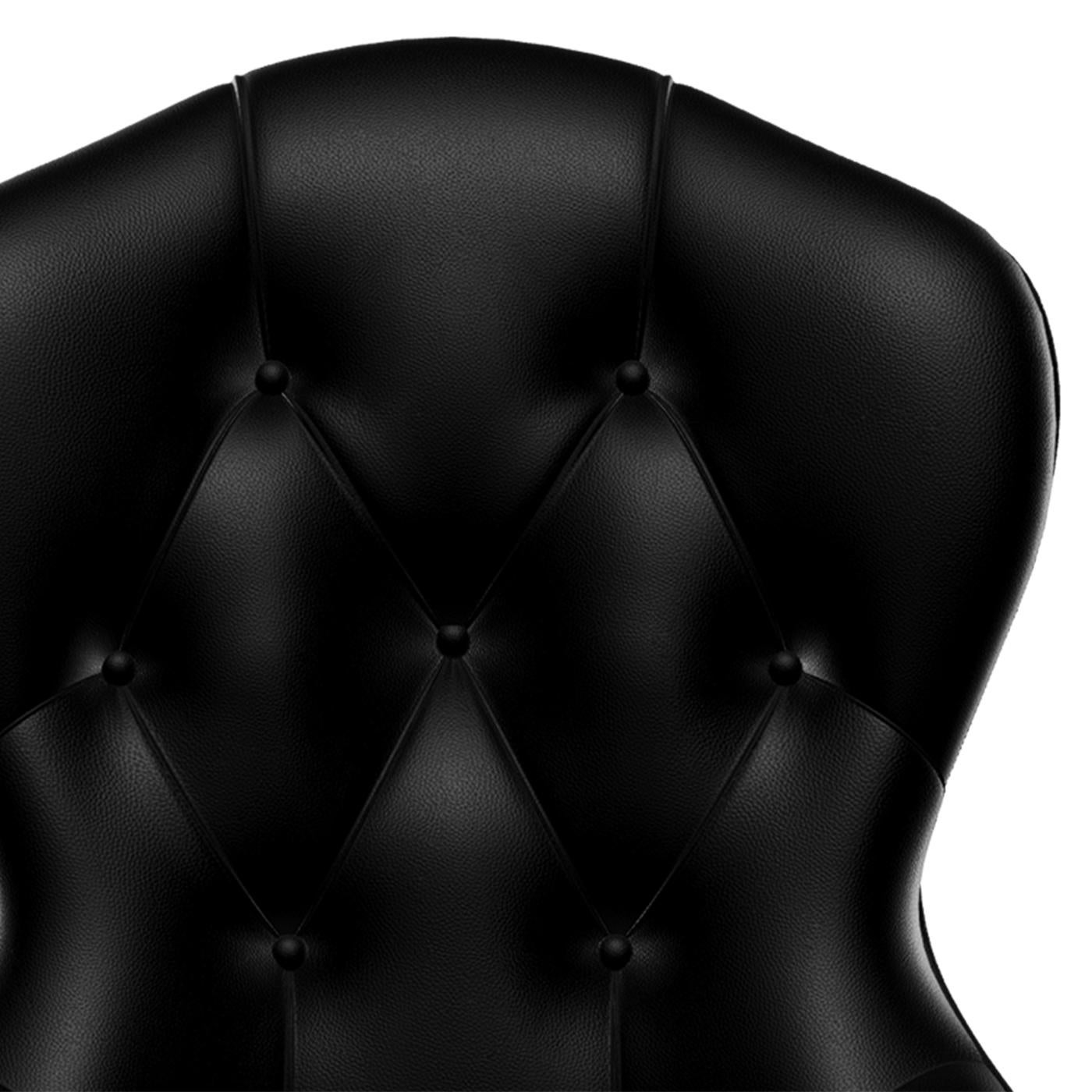 Cuir Chaise Capiton foncée en vente