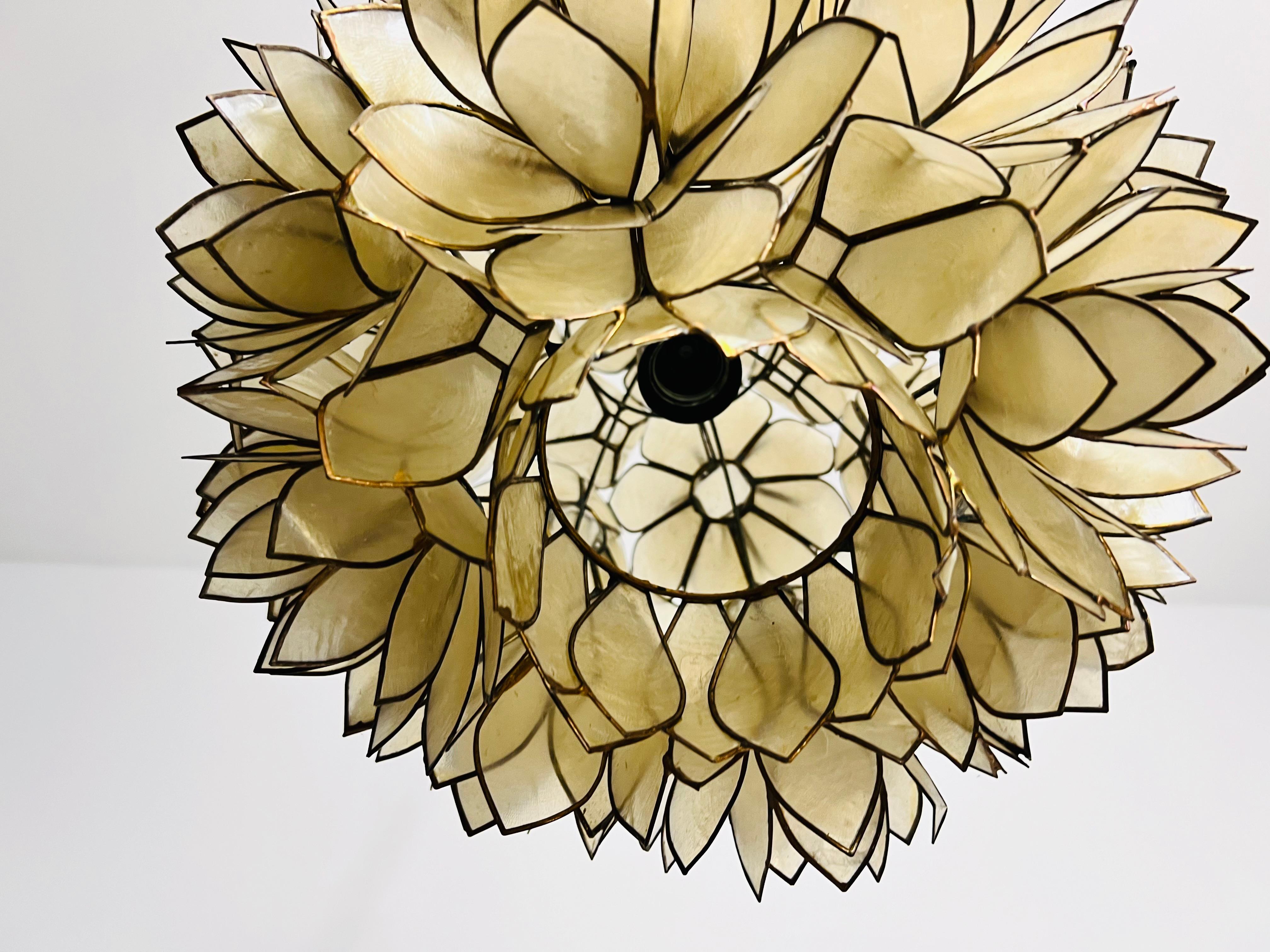 Capiz Shell Lotus Kronleuchter, Deutschland, 1970er Jahre im Angebot 4
