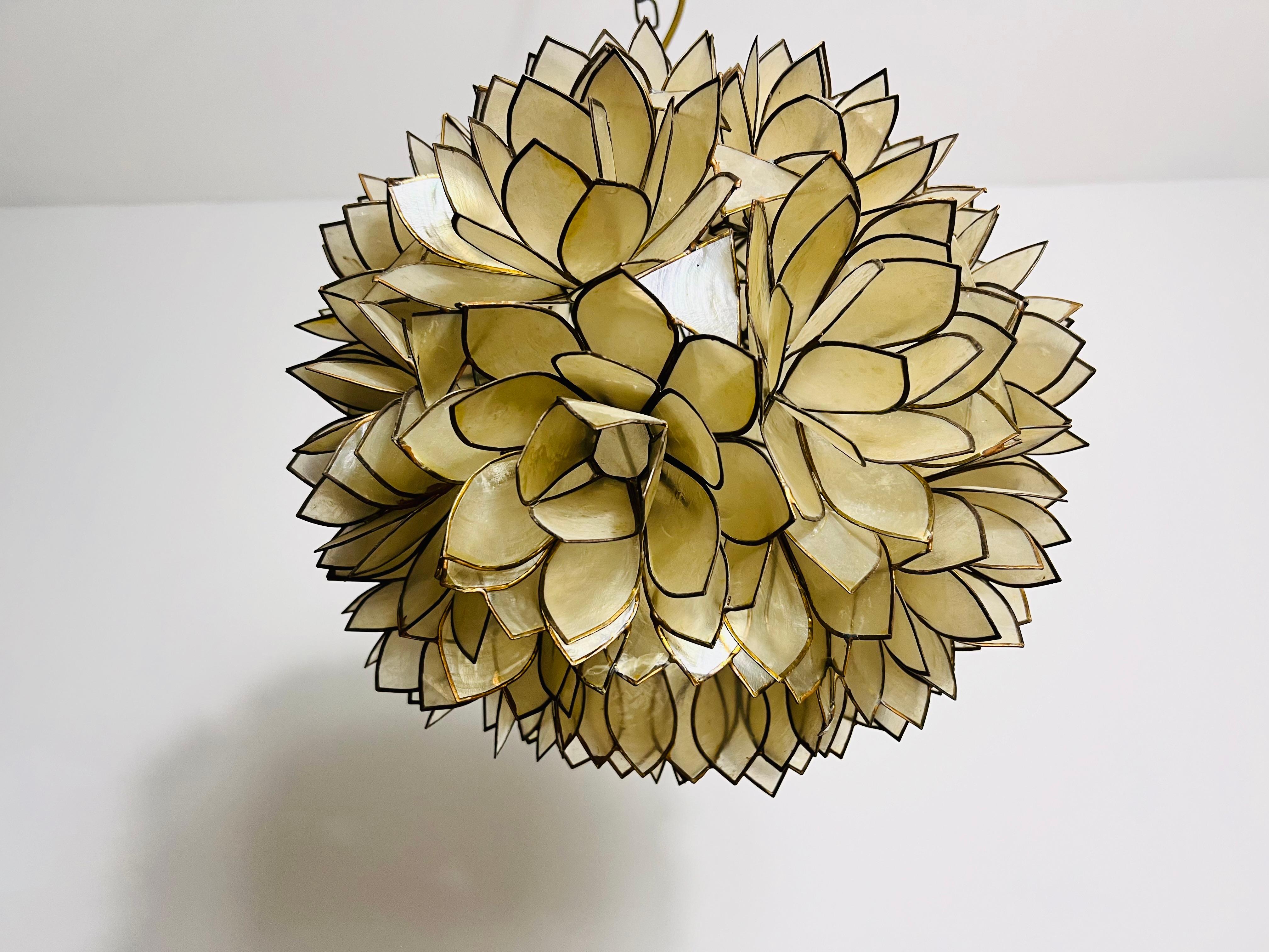 Capiz Shell Lotus Kronleuchter, Deutschland, 1970er Jahre im Angebot 1