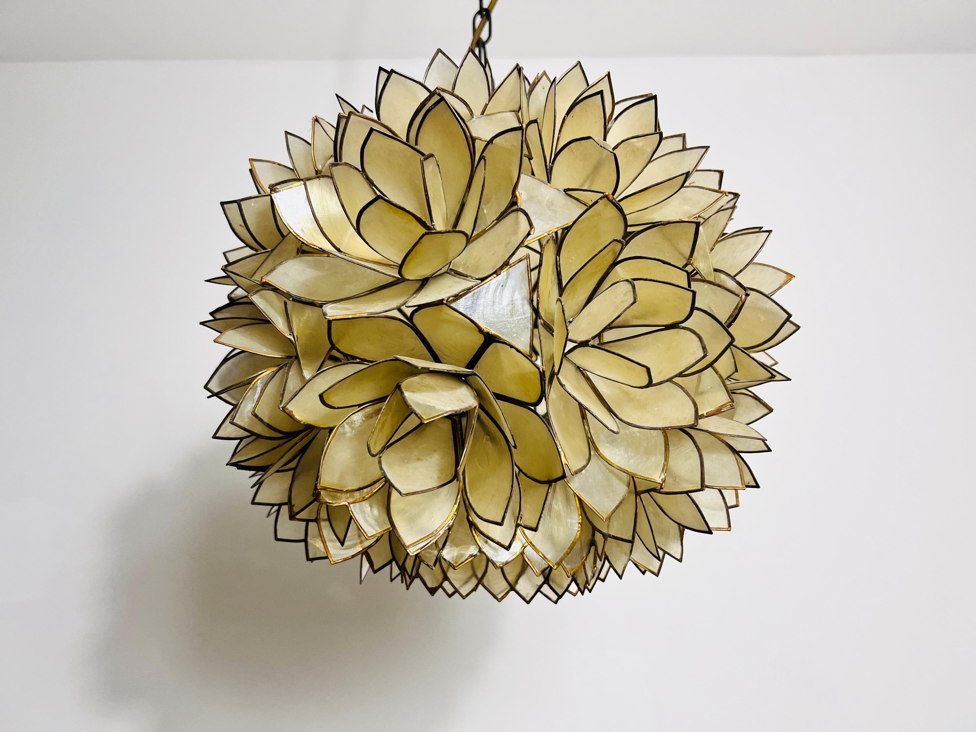 Capiz Shell Lotus Kronleuchter, Deutschland, 1970er Jahre im Angebot 2