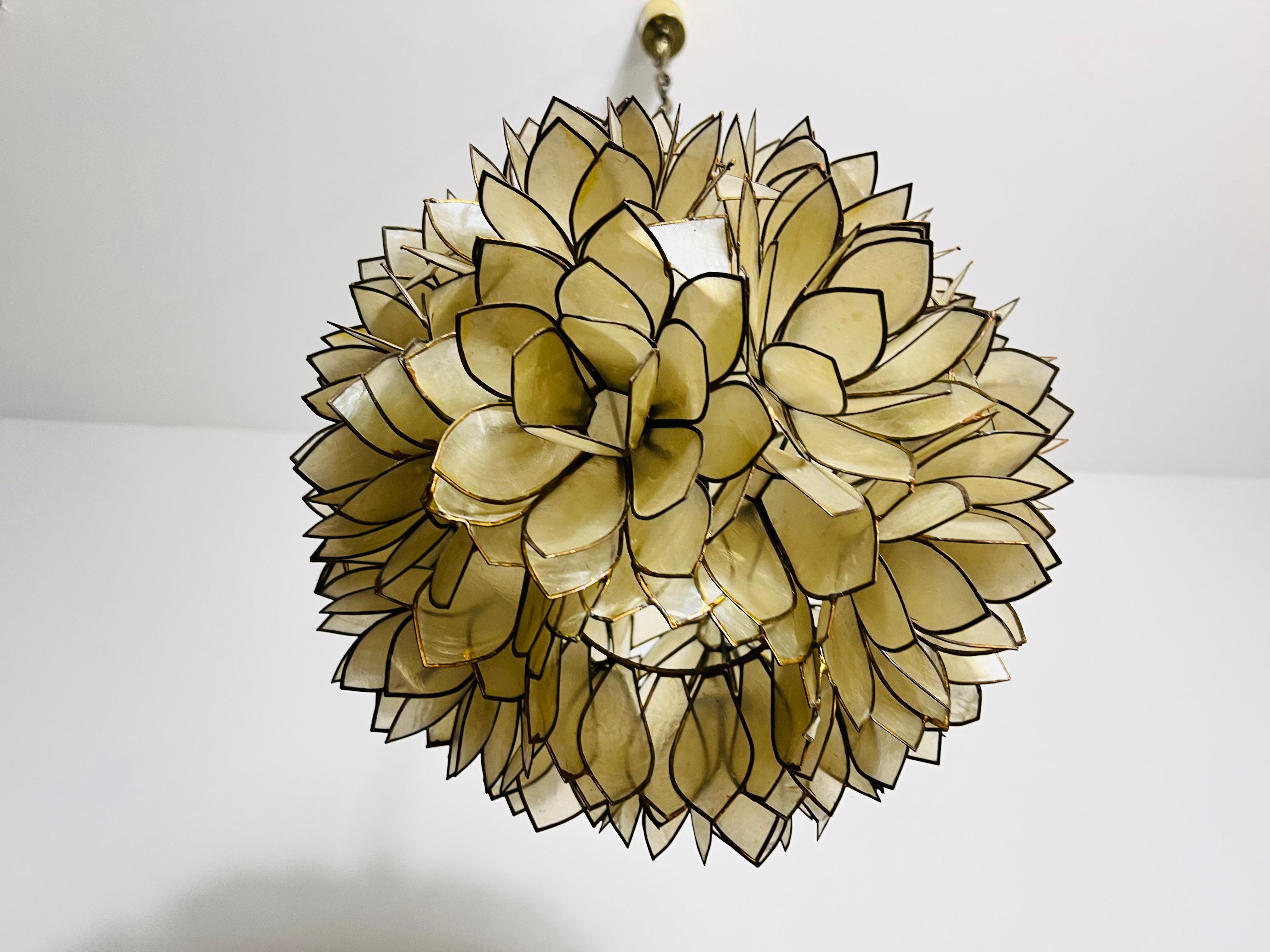 Capiz Shell Lotus Kronleuchter, Deutschland, 1970er Jahre im Angebot 3