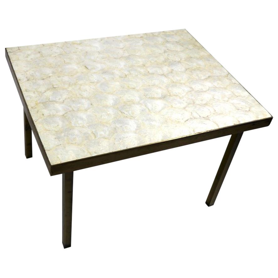 Table coquillage Capiz avec pieds carrés en laiton