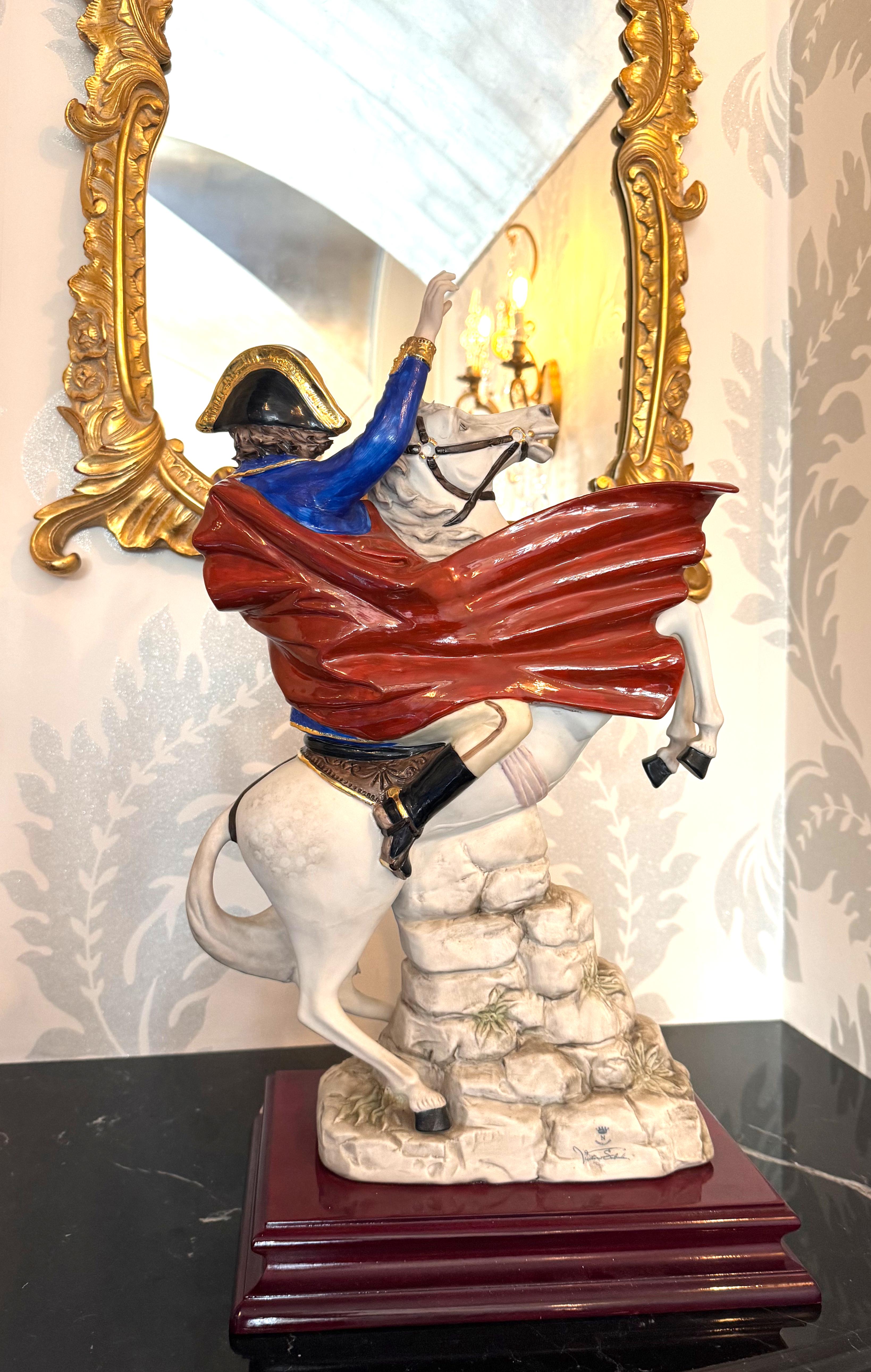XX secolo Figura di Napoleone a cavallo in porcellana di Capo Di Monte in vendita