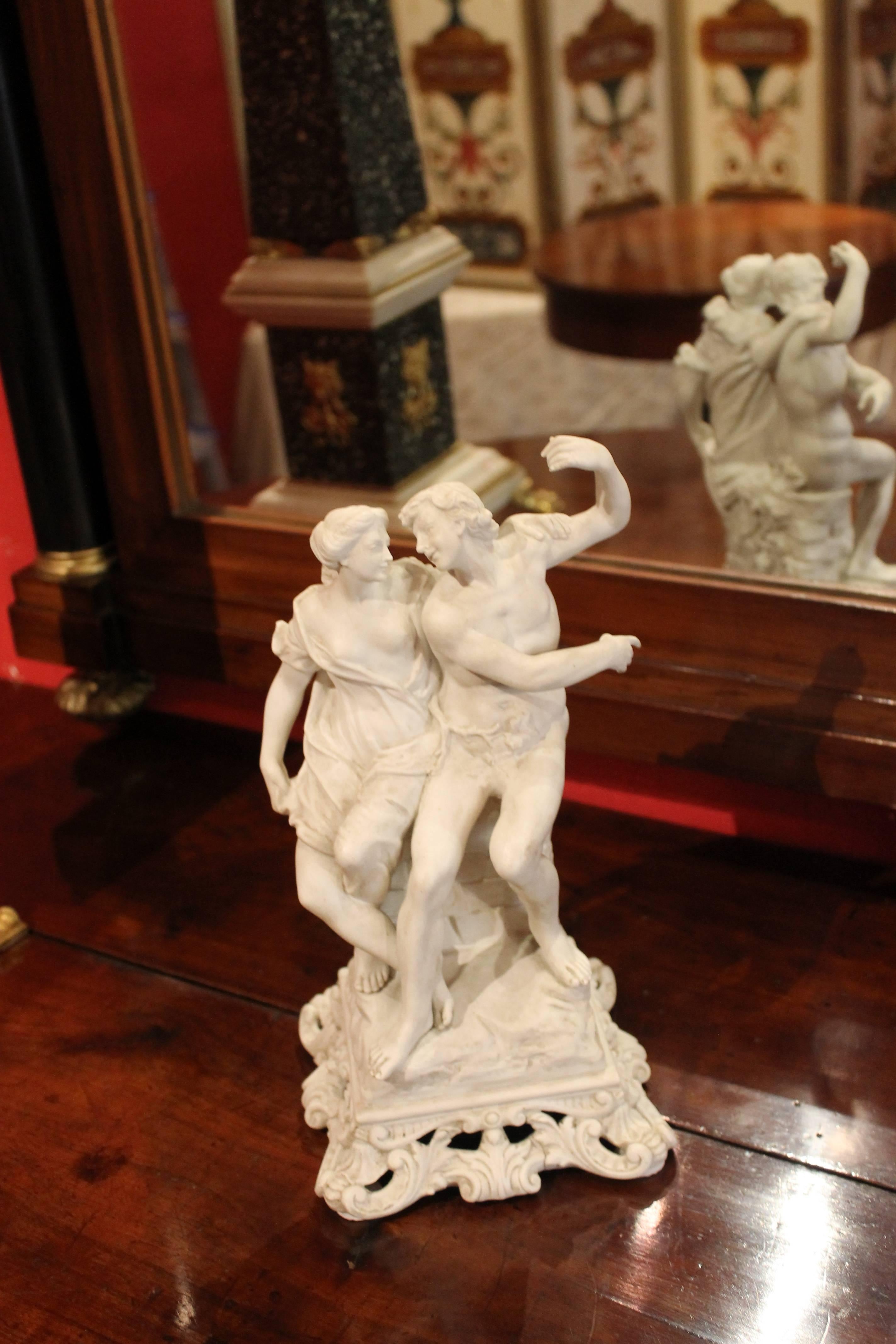 Sculpté à la main Groupe de figurines masculines et féminines en porcelaine blanche de Capodimonte de la fin du XIXe siècle en vente