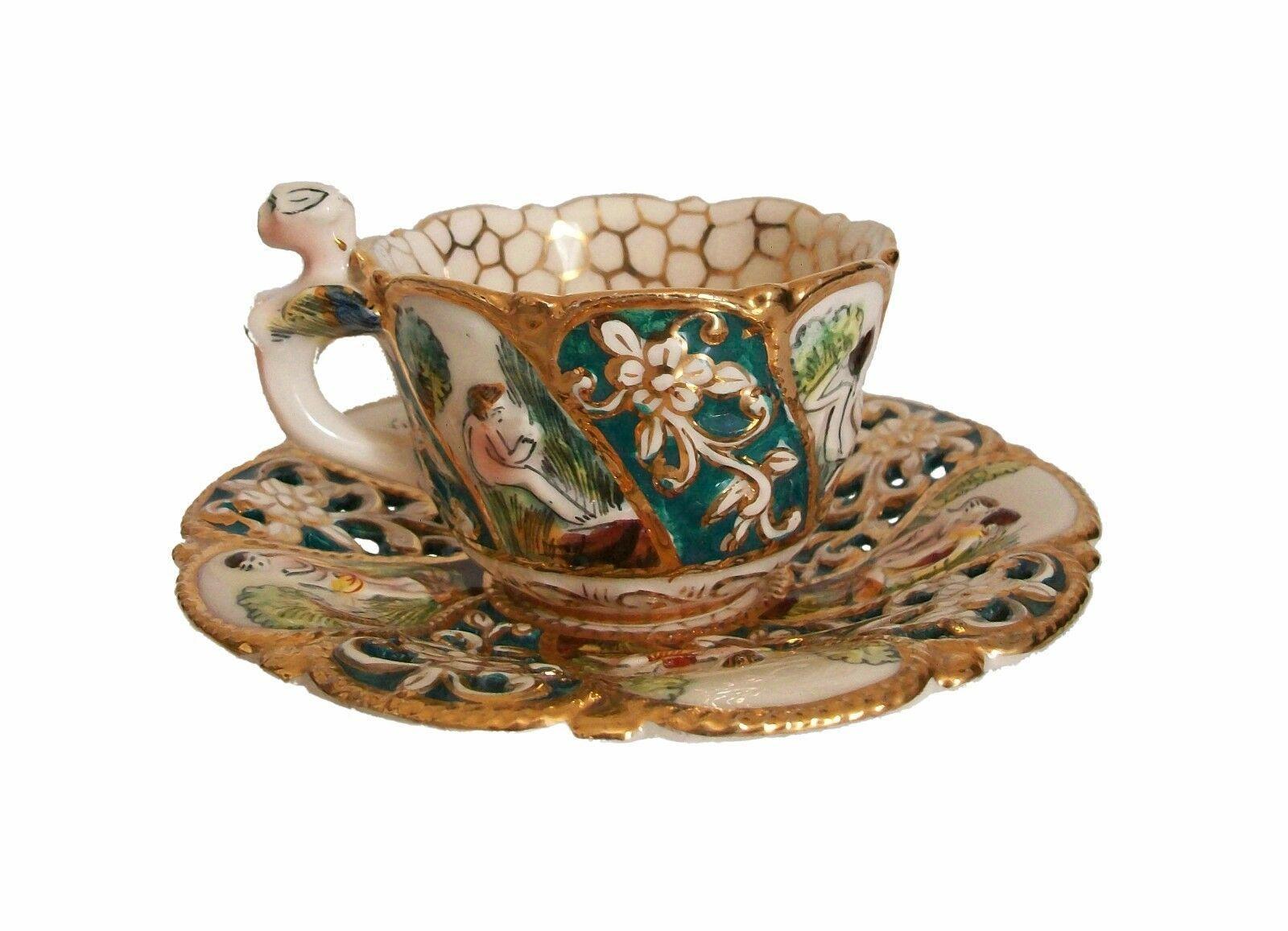 20ième siècle Tasses et soucoupes de cabinet Capodimonte, peintes et dorées à la main, non signées, 20e siècle en vente